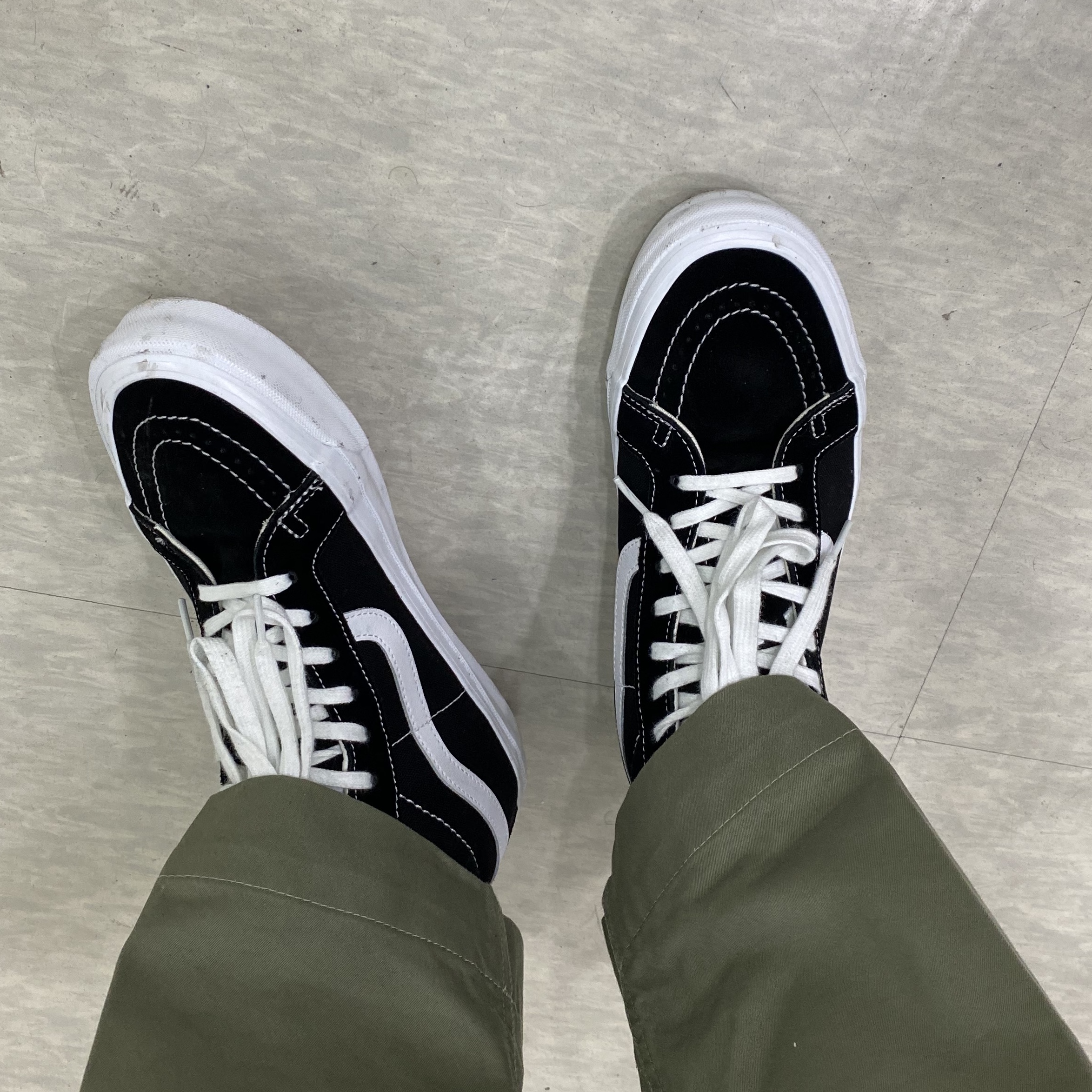 Vans Vault OG Sk8-Hi LX Black 착용 스타일 - 2
