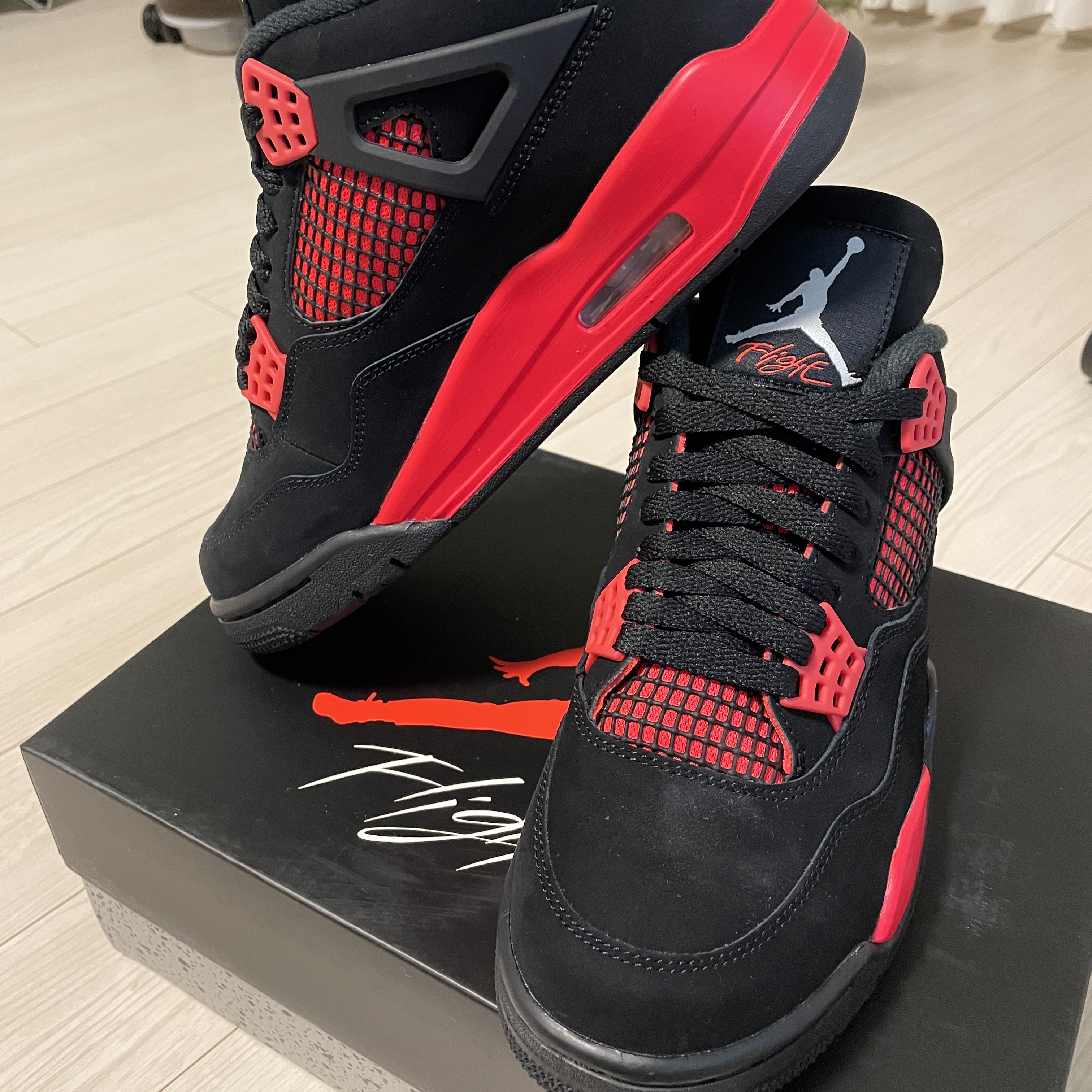 Jordan 4 Retro Crimson 착용 스타일 - 1