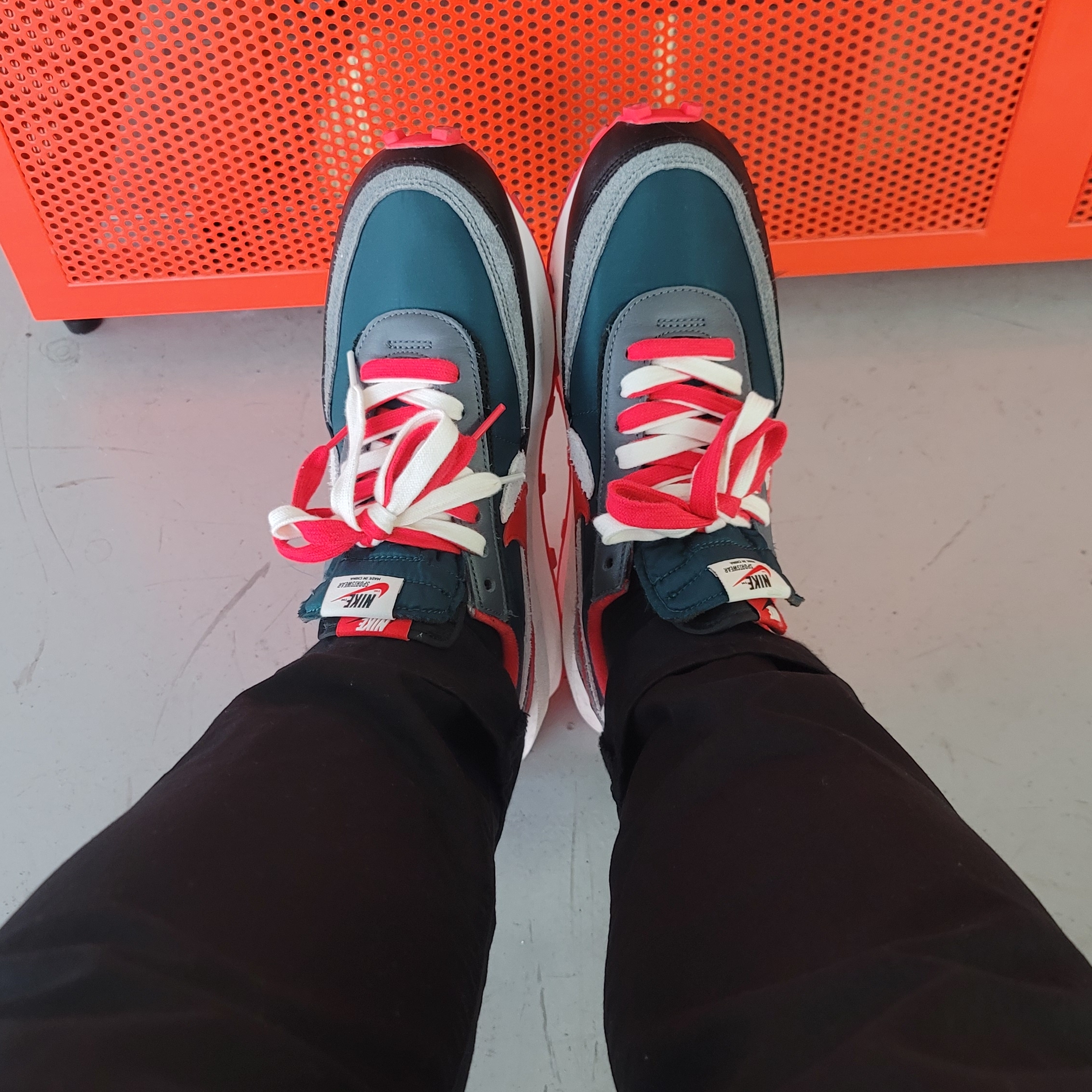 Nike x Sacai x Undercover LDWaffle Midnight Spruce University Red 착용 스타일 - 2