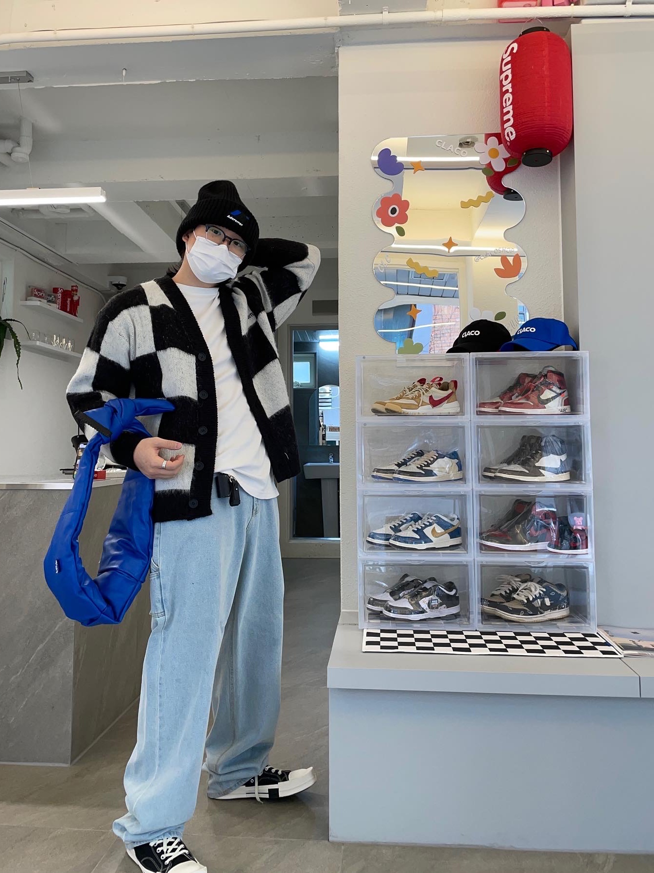 Ader Error x Zara Leather Shoulder Bag with Knot Blue, Ader Error x Zara Beanie Black 착용 스타일 - 3