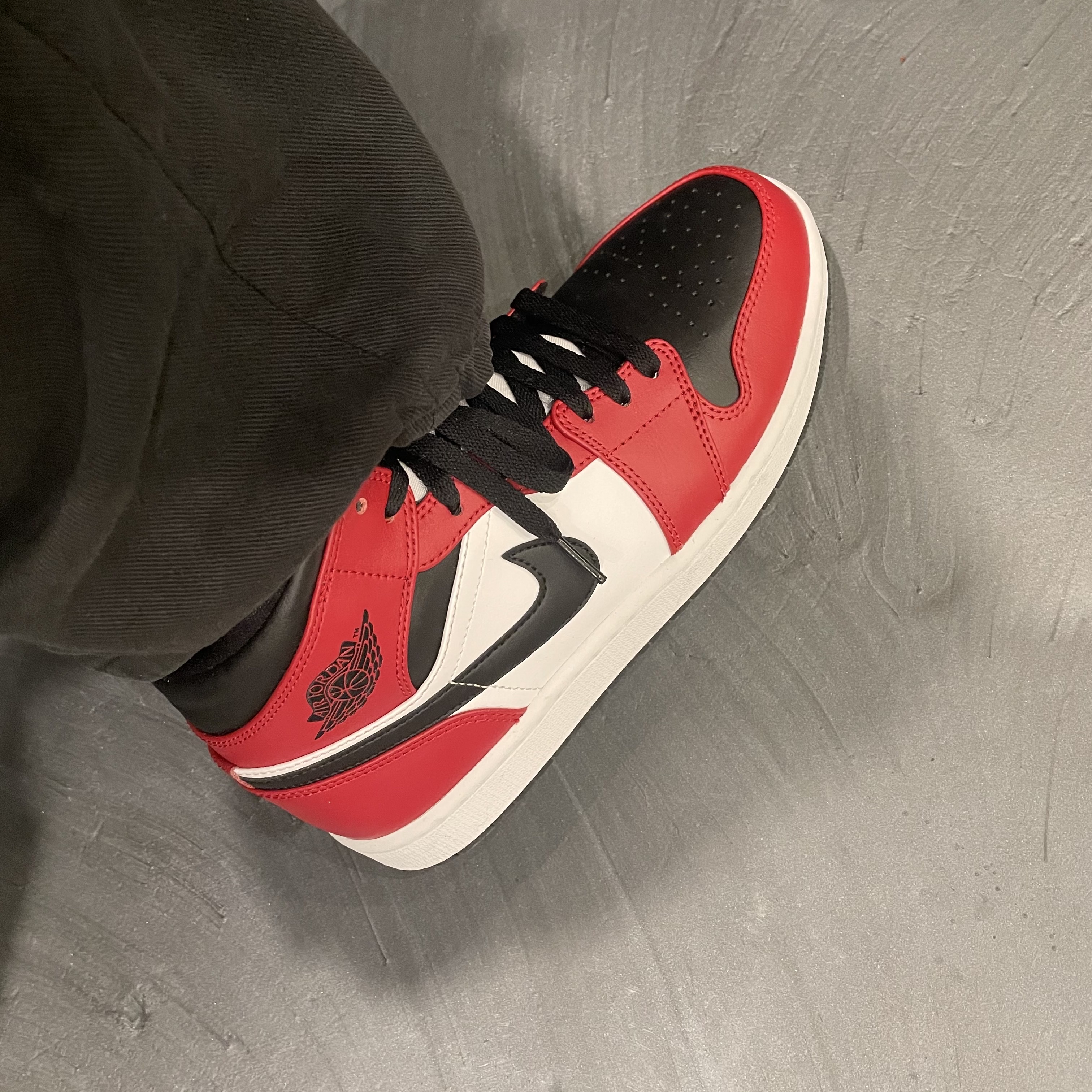 Jordan 1 Mid Chicago Black Toe 착용 스타일