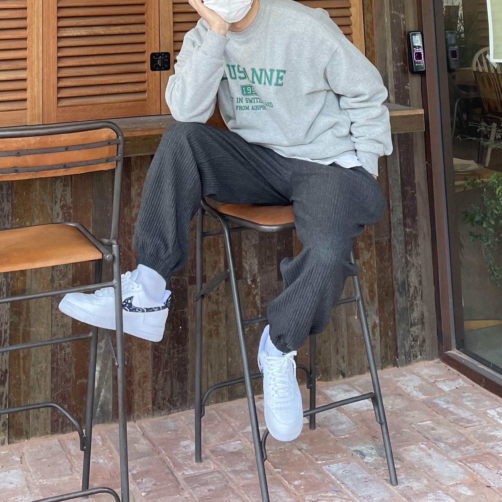 (W) Nike Air Force 1 '07 Essential Paisley Swoosh White Black 착용 스타일