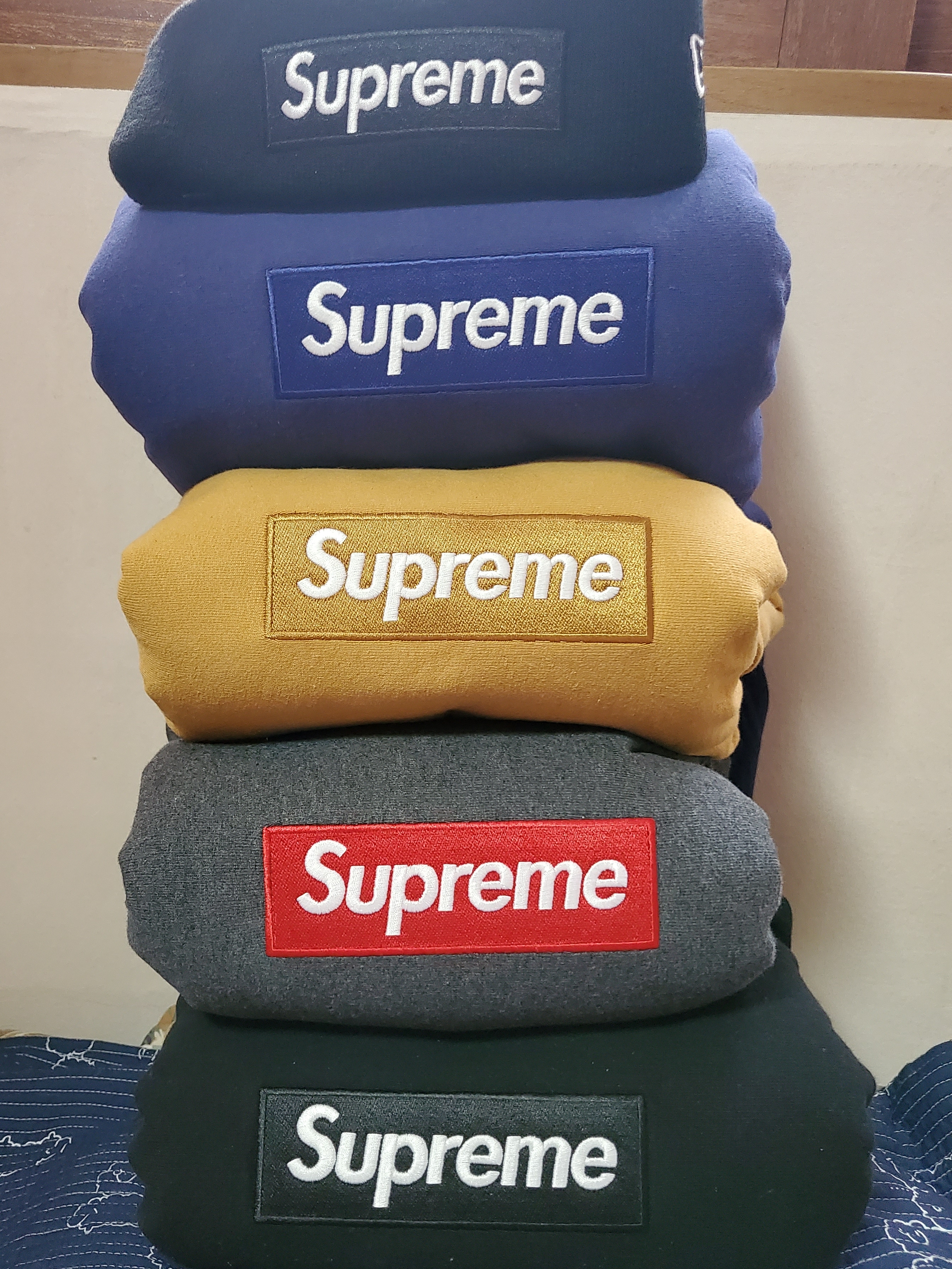 Supreme Box Logo Hooded Sweatshirt Black - 21FW, Supreme Box Logo Hooded Sweatshirt Charcoal - 21FW 착용 스타일 - 1