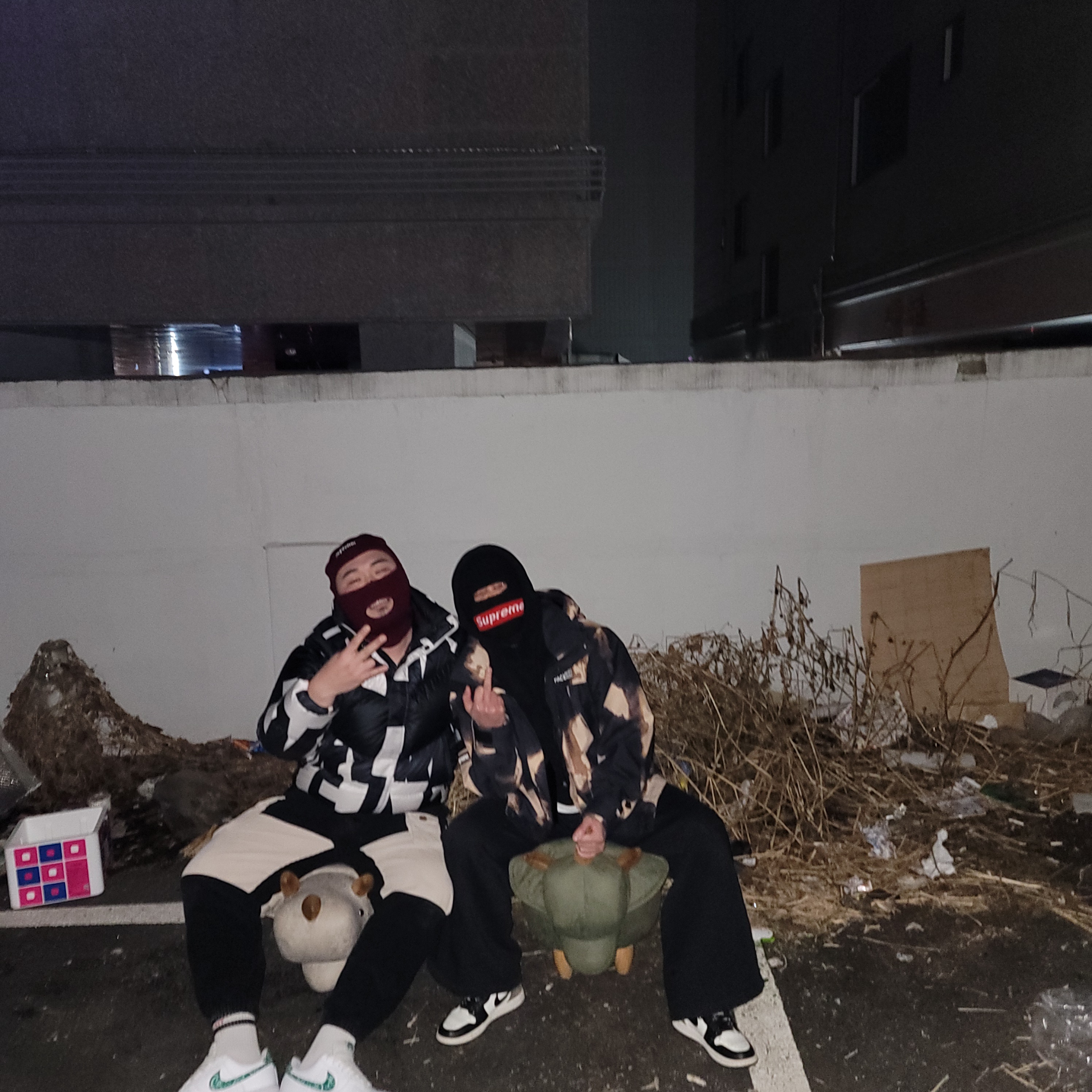 Supreme New Era Box Logo Balaclava Black - 21FW, Supreme Polartec Hooded Sweatshirt Black - 21FW 착용 스타일 - 1