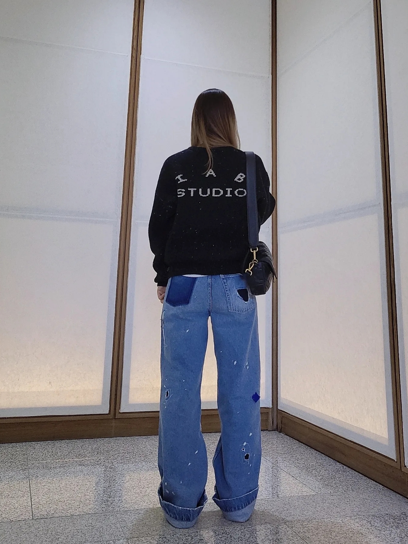 Zara x Ader Error Patchwork Jeans Blue, IAB Studio Knit Black 착용 스타일 - 3