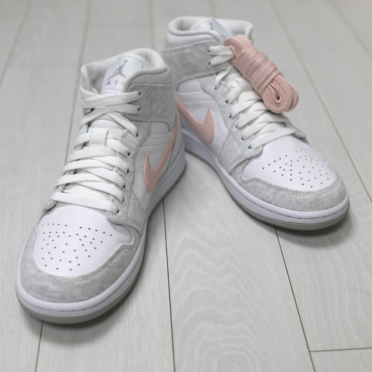 (W) Jordan 1 Mid SE Light Iron Ore 착용 스타일