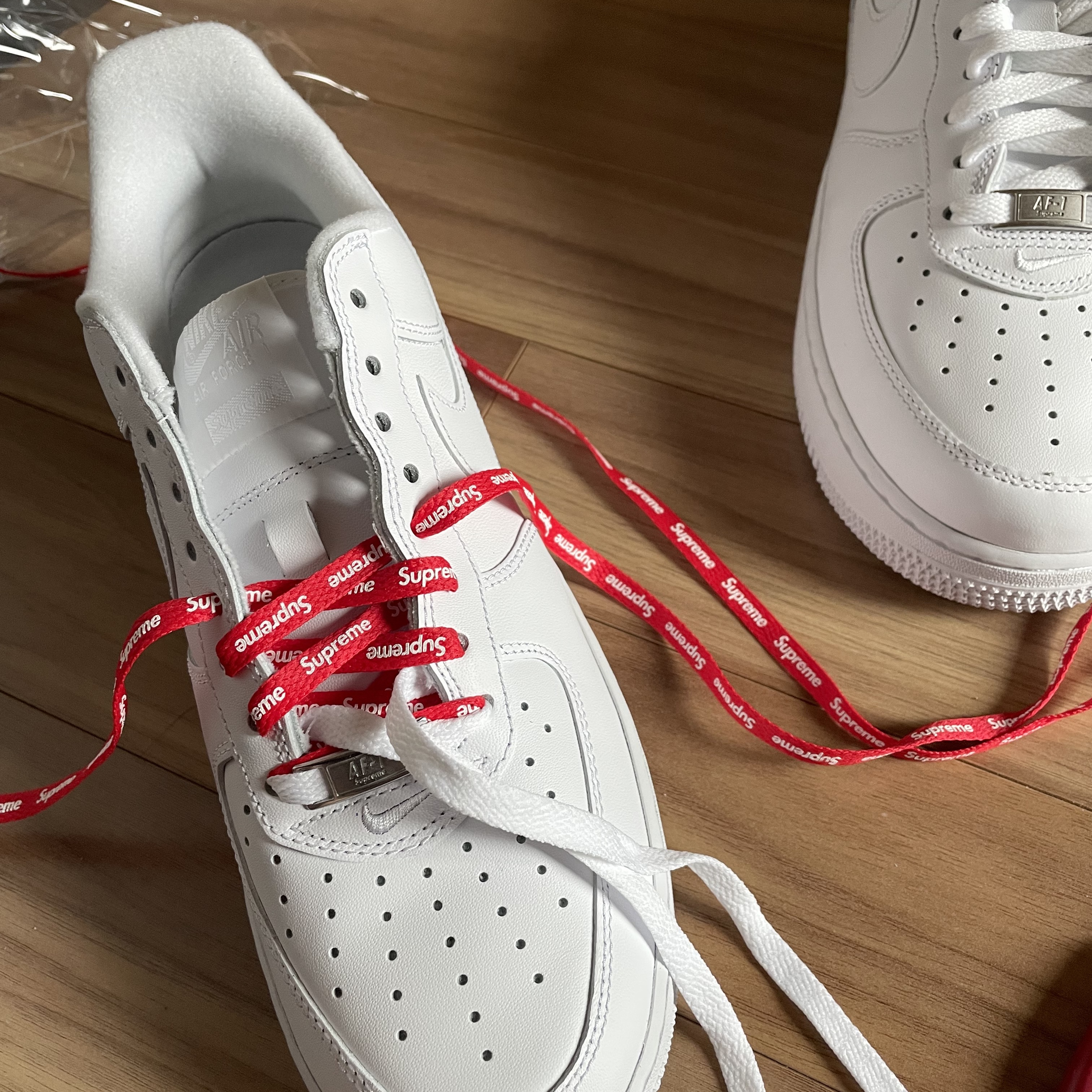 Nike x Supreme Air Force 1 Low White 착용 스타일 - 2
