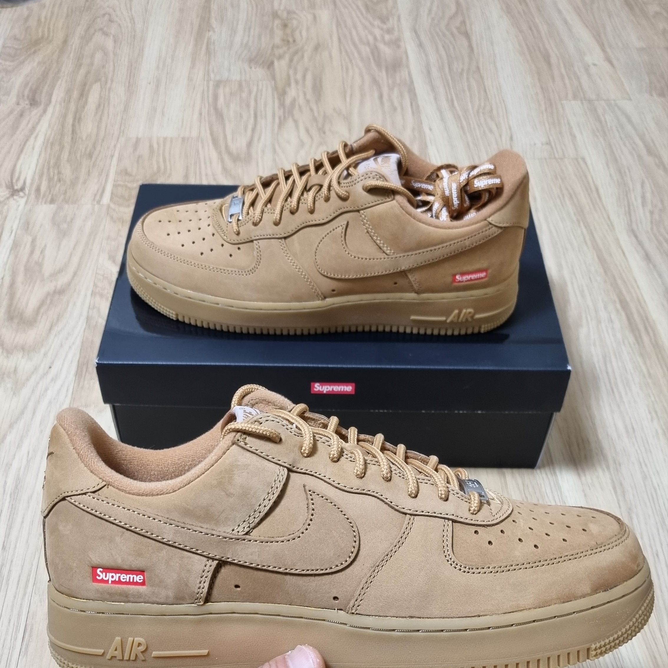 Nike x Supreme Air Force 1 Low Flax 착용 스타일