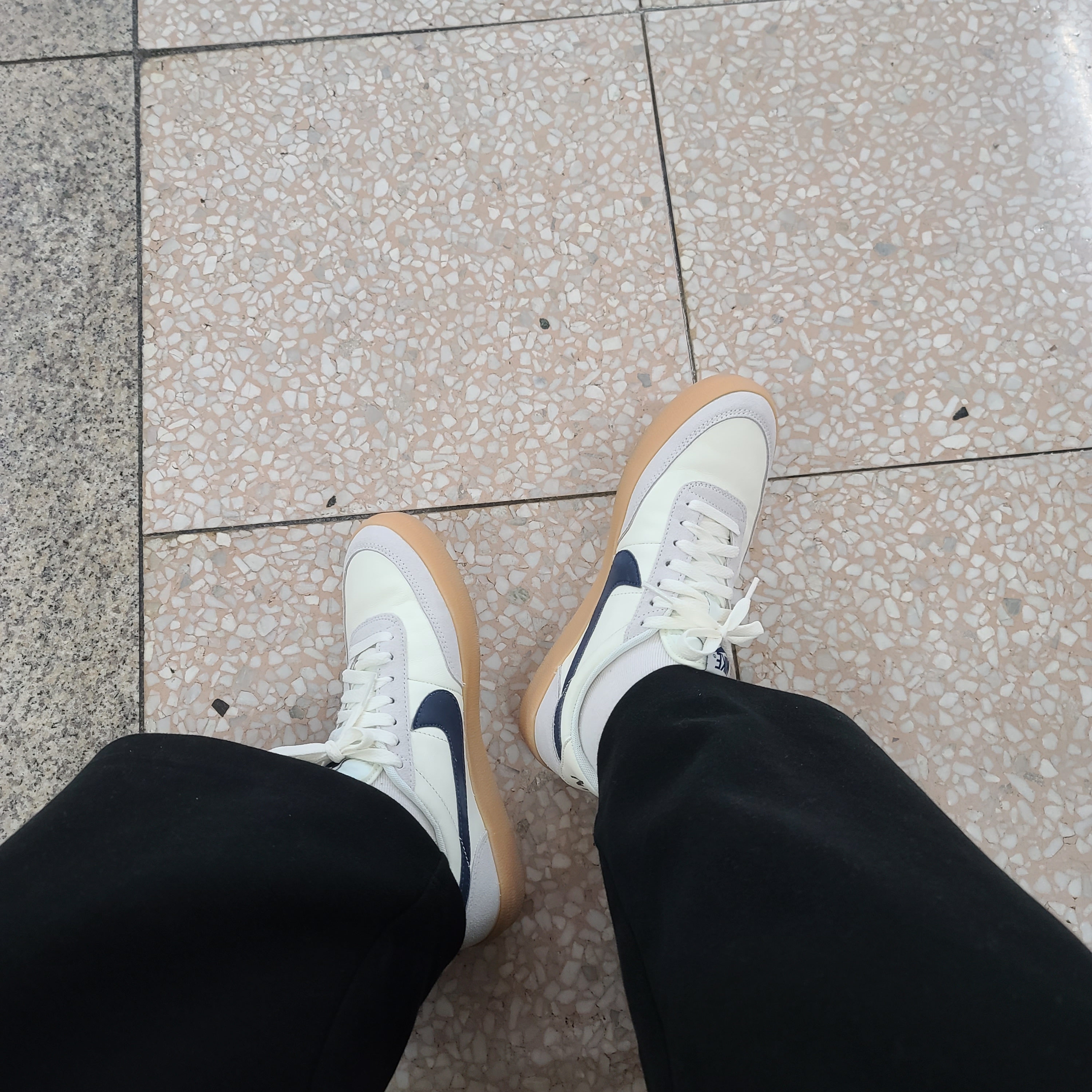 Nike x J.Crew Killshot 2 Sail Midnight Navy, Bottega Veneta Padded Tech Cassette Black 착용 스타일 - 2
