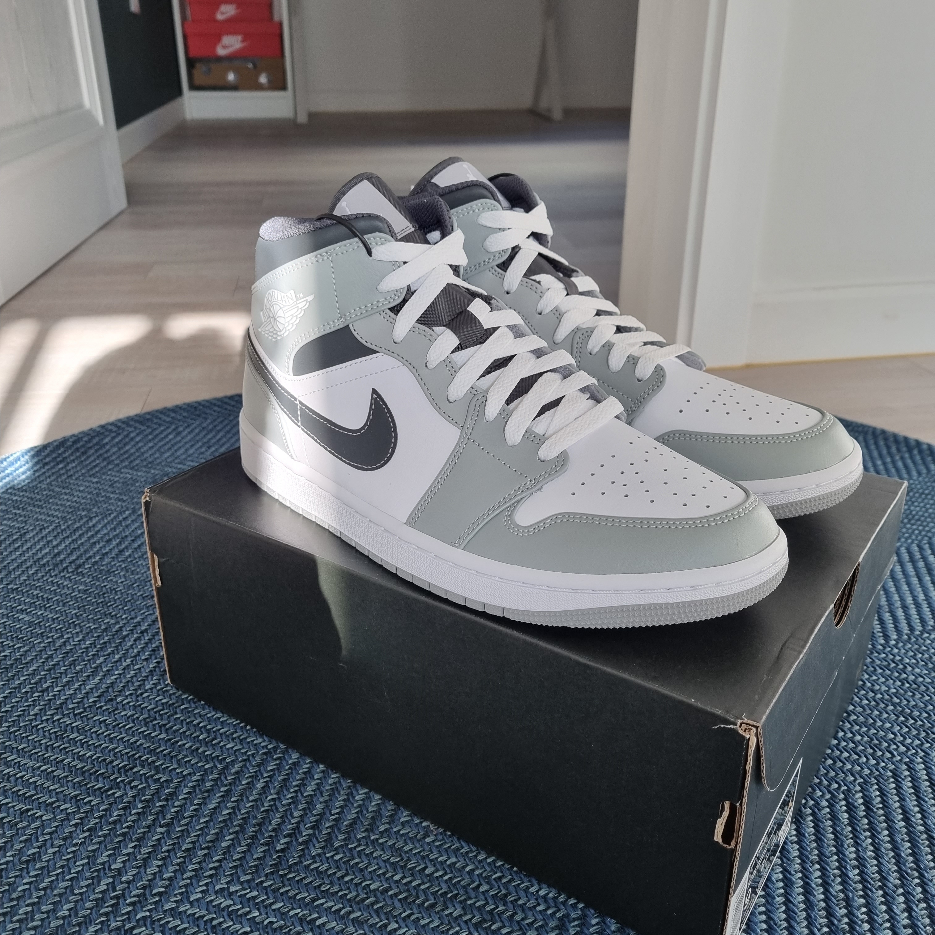 Jordan 1 Mid Light Smoke Grey Anthracite 착용 스타일