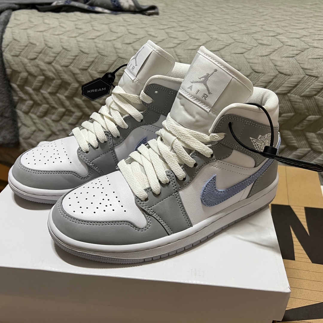 (W) Jordan 1 Mid Wolf Grey 착용 스타일 - 1