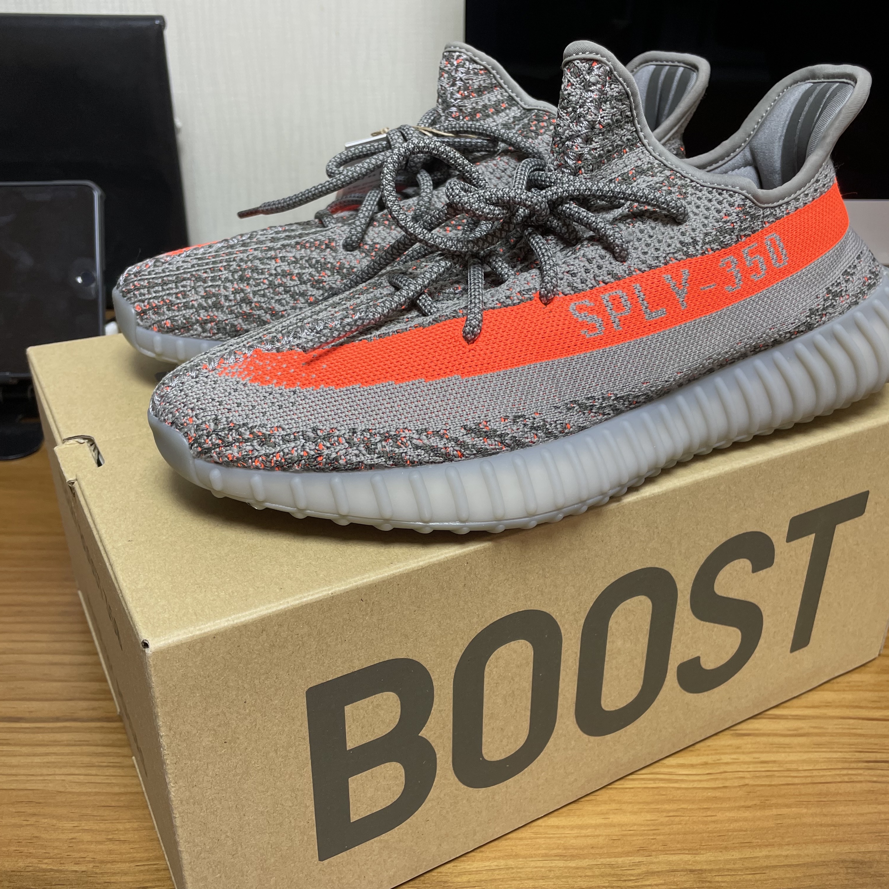 Adidas Yeezy Boost 350 V2 Beluga - Reflective 착용 스타일 - 1