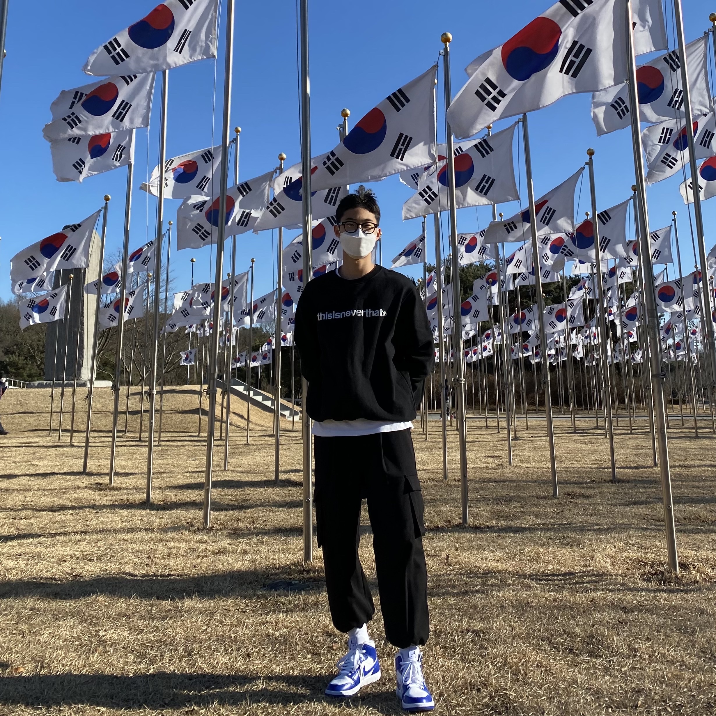 (W) Jordan 1 Mid White Hyper Royal 착용 스타일