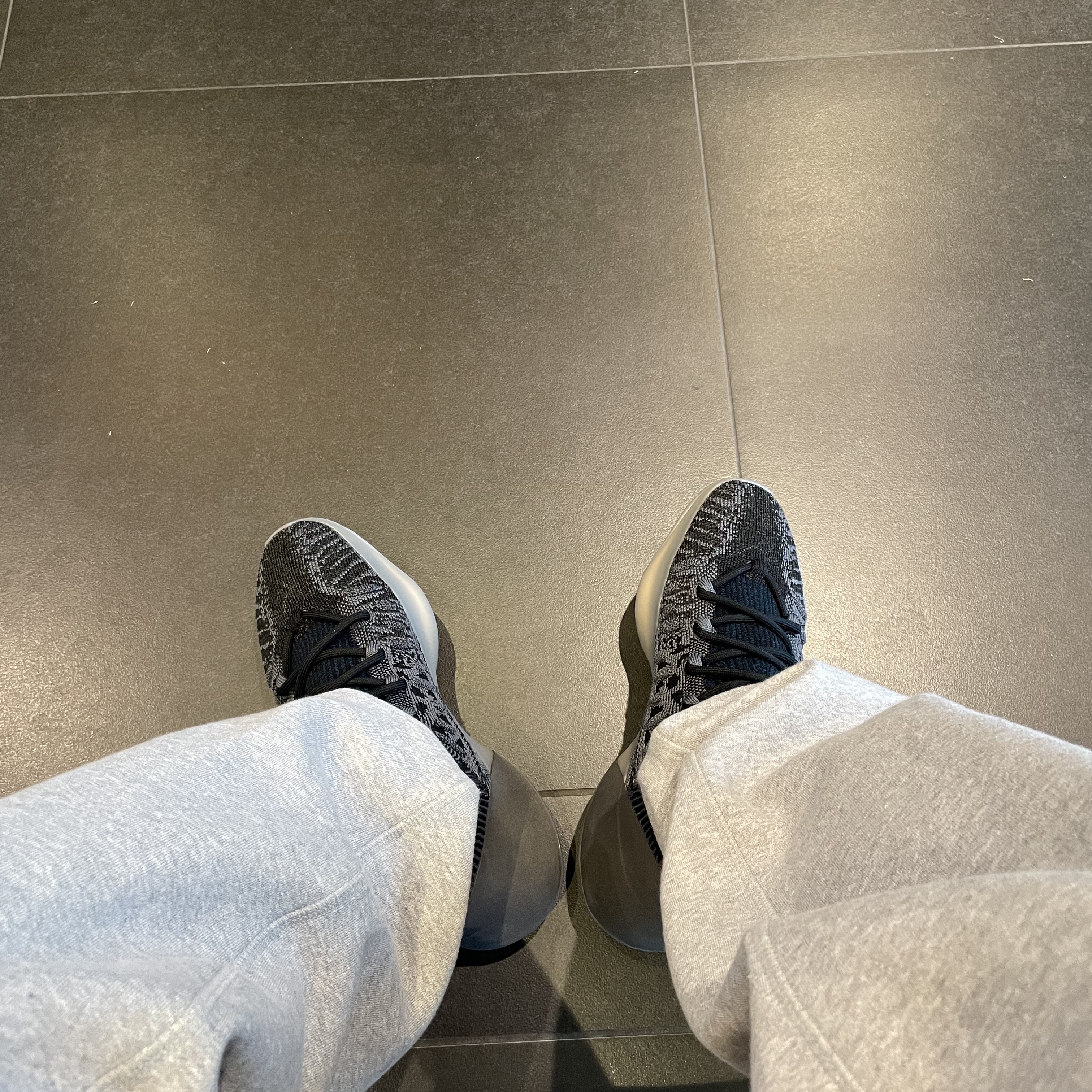 Adidas Yeezy BSKTBL Knit Slate Blue 착용 스타일