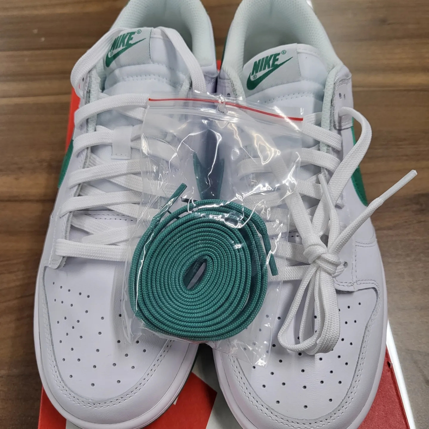 (W) Nike Dunk Low White Green 착용 스타일 - 2