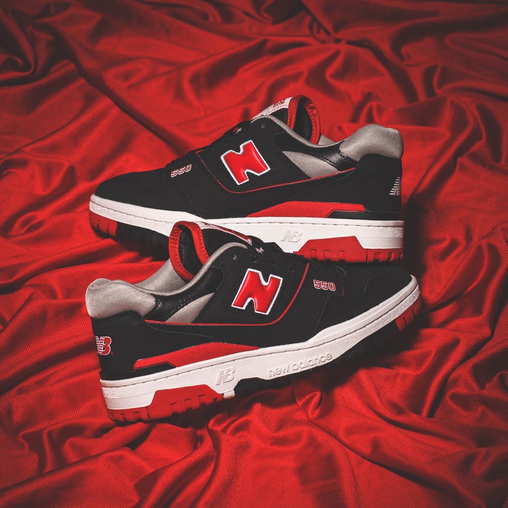 New Balance 550 Black Red 착용 스타일 - 2