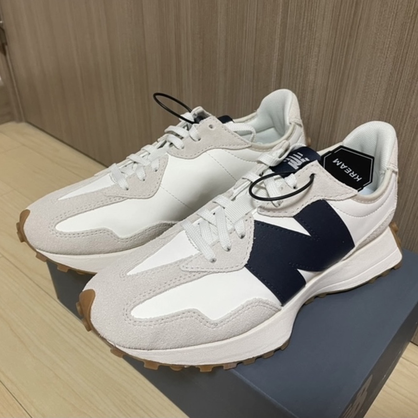 New Balance 327 White Black 착용 스타일