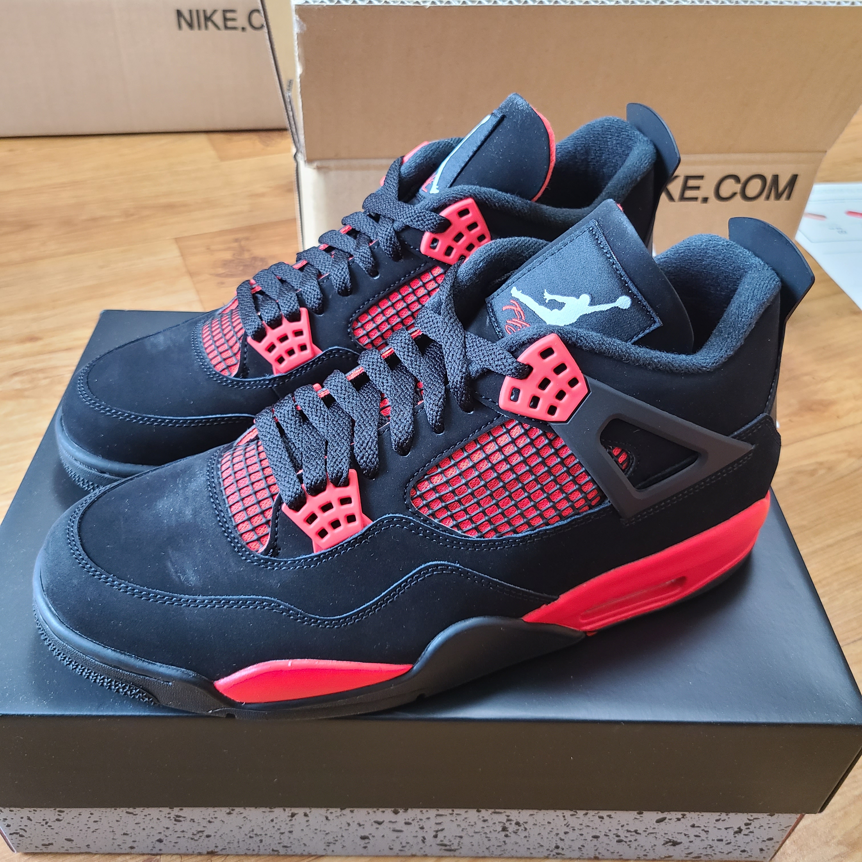 Jordan 4 Retro Crimson 착용 스타일