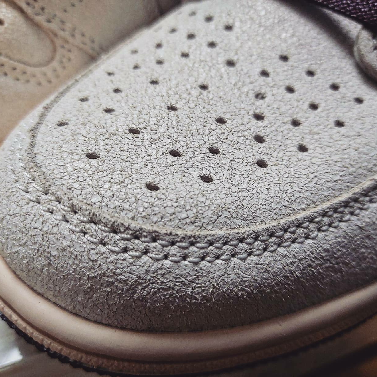 Jordan 1 x A Ma Maniere Retro High OG SP Sail and Burgundy 착용 스타일 - 2