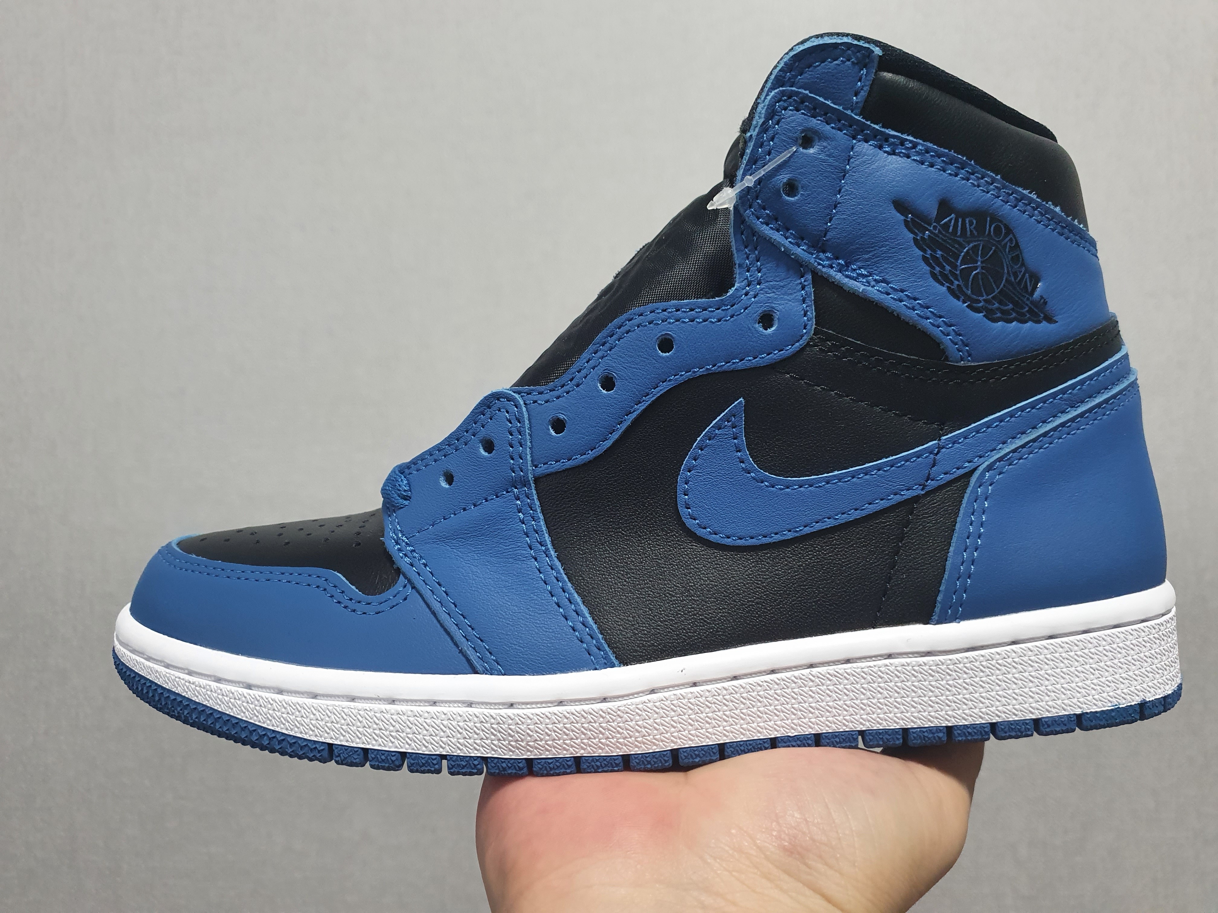 Jordan 1 Retro High OG Dark Marina Blue 착용 스타일