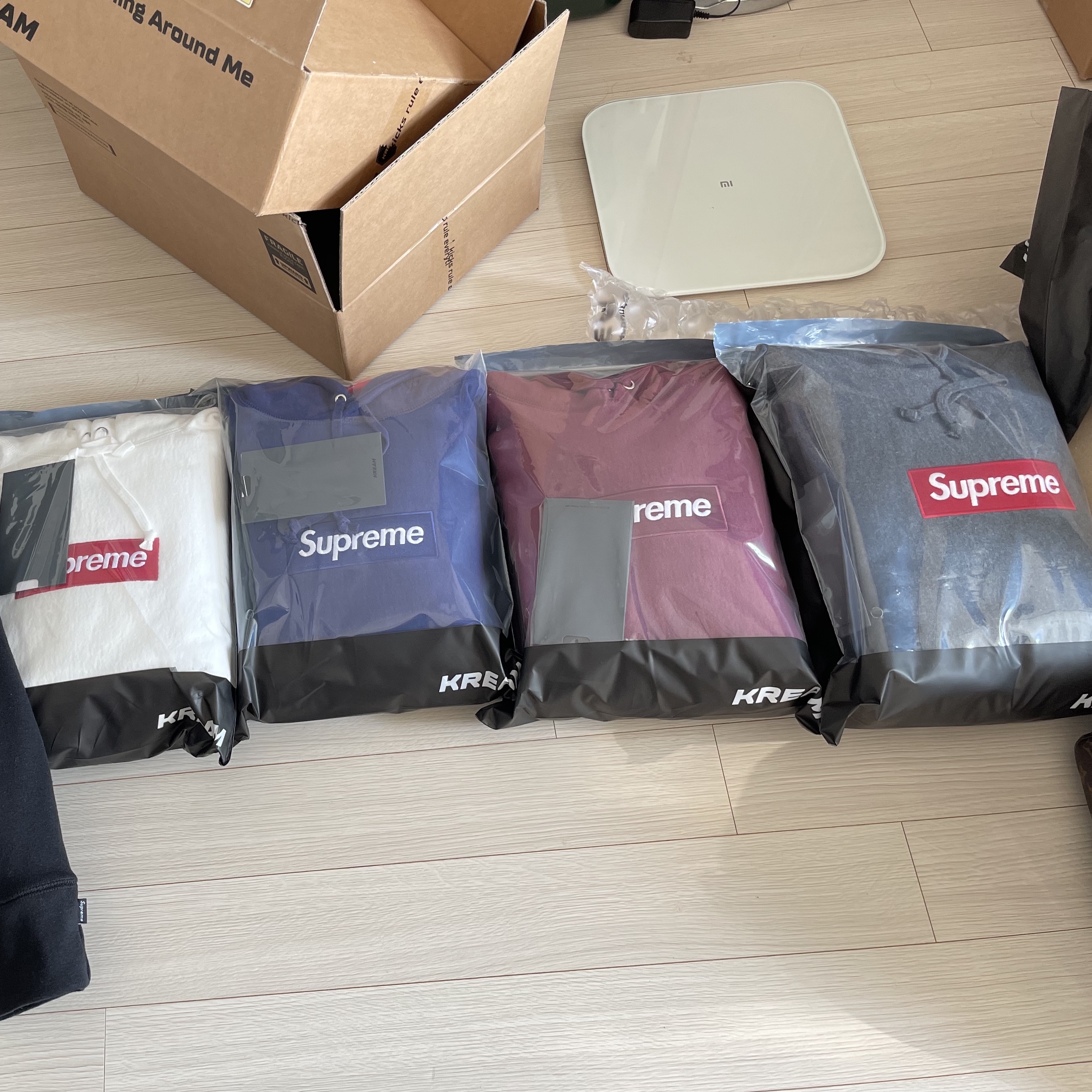 Supreme Box Logo Hooded Sweatshirt Charcoal - 21FW, Supreme Box Logo Hooded Sweatshirt White - 21FW 착용 스타일