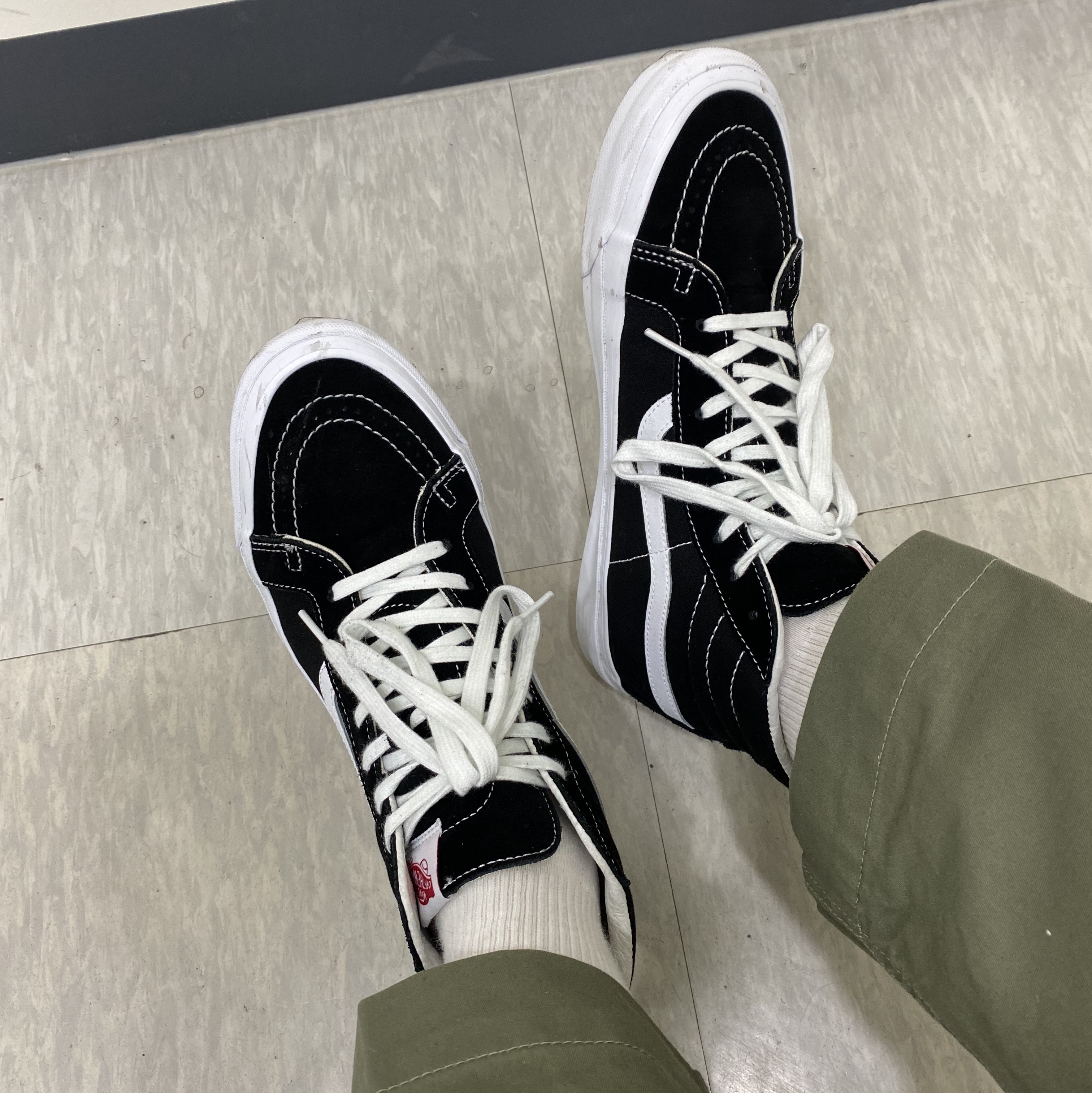 Vans Vault OG Sk8-Hi LX Black 착용 스타일 - 1
