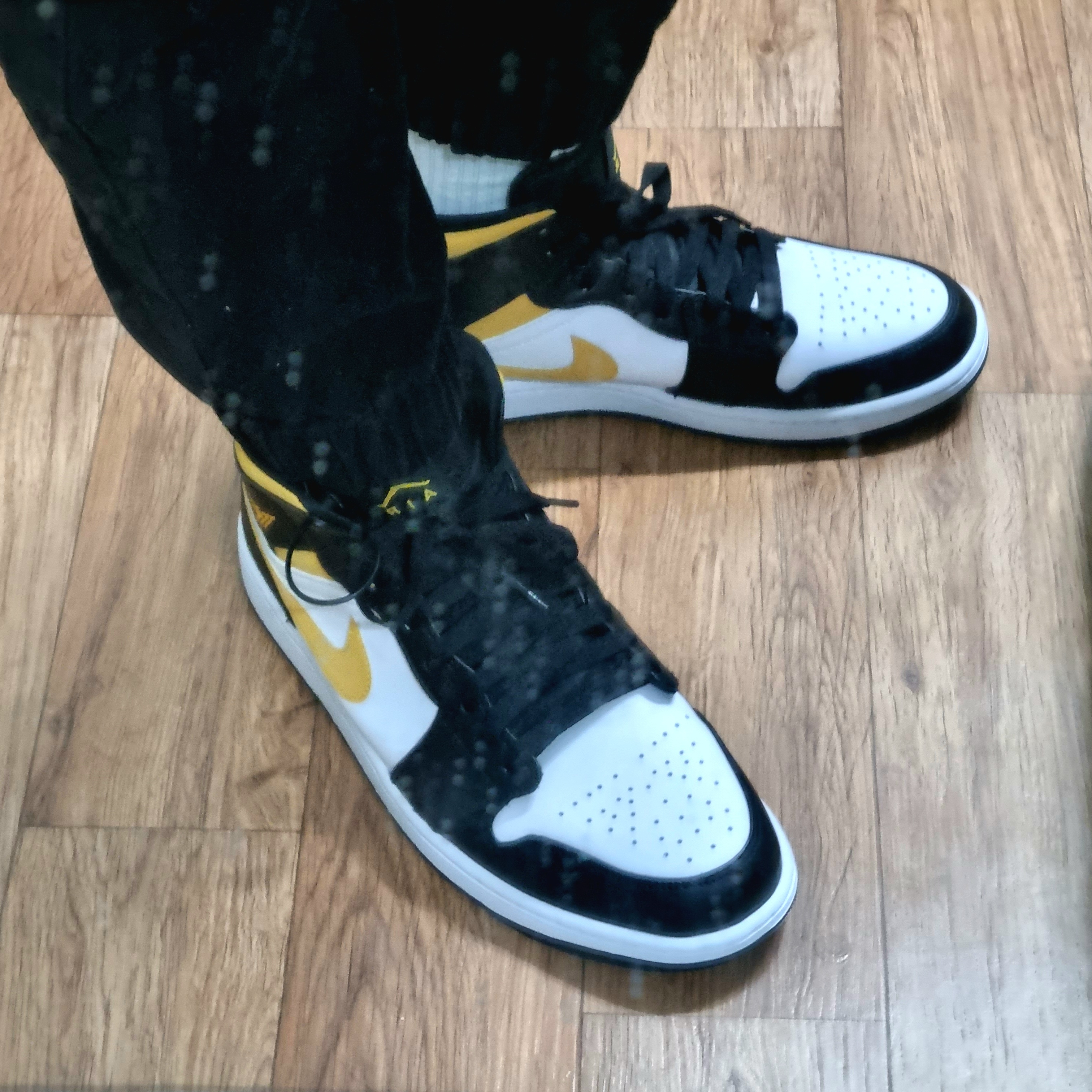 Jordan 1 Mid Pollen 착용 스타일 - 1