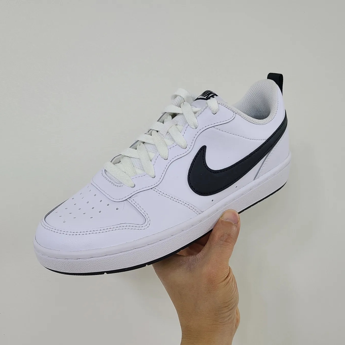 (GS) Nike Court Borough Low 2 White Black 착용 스타일 - 1