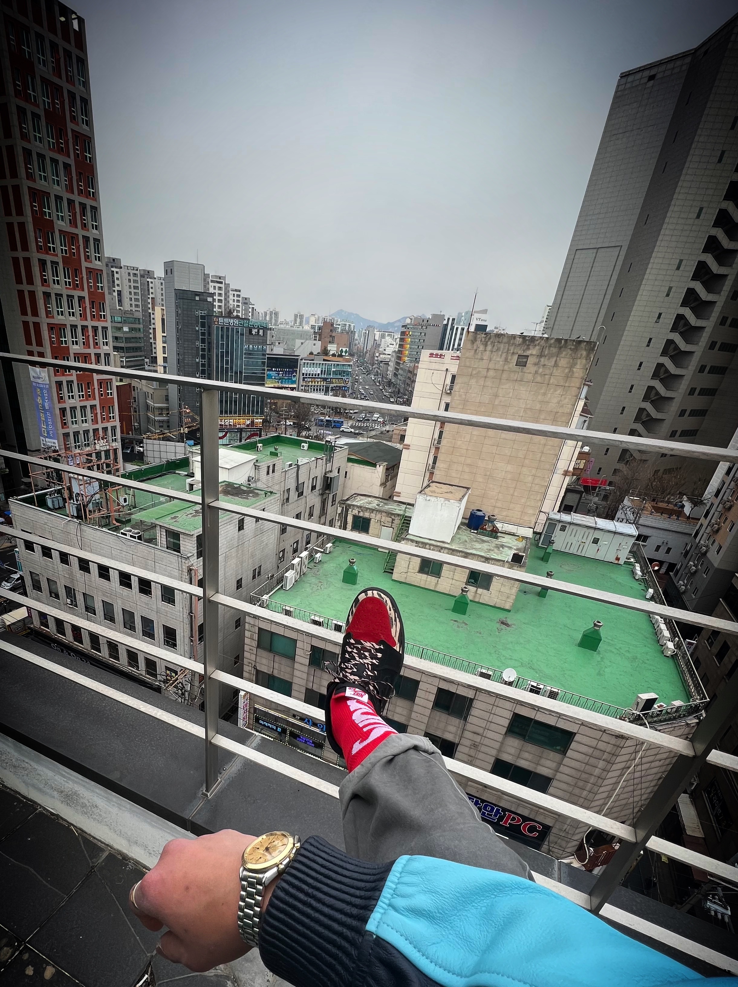 Supreme x Nike Lightweight Crew Socks Red (1 Pack), Marshall Tufton Black (Korean Ver.) 착용 스타일 - 2