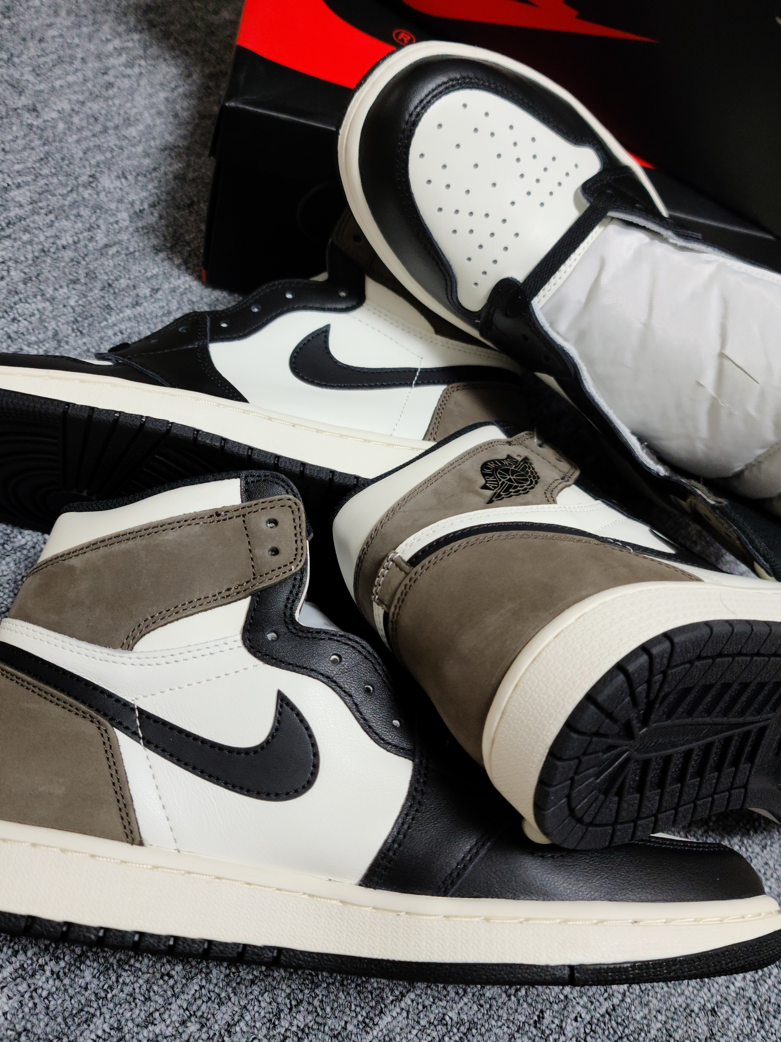Jordan 1 Retro High OG Black Mocha 착용 스타일