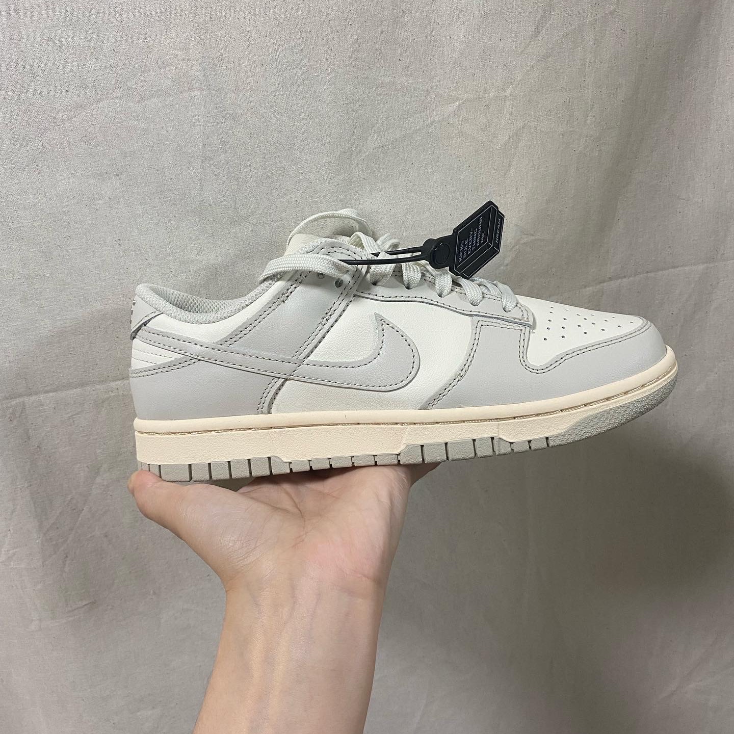 (W) Nike Dunk Low Light Bone 착용 스타일 - 2