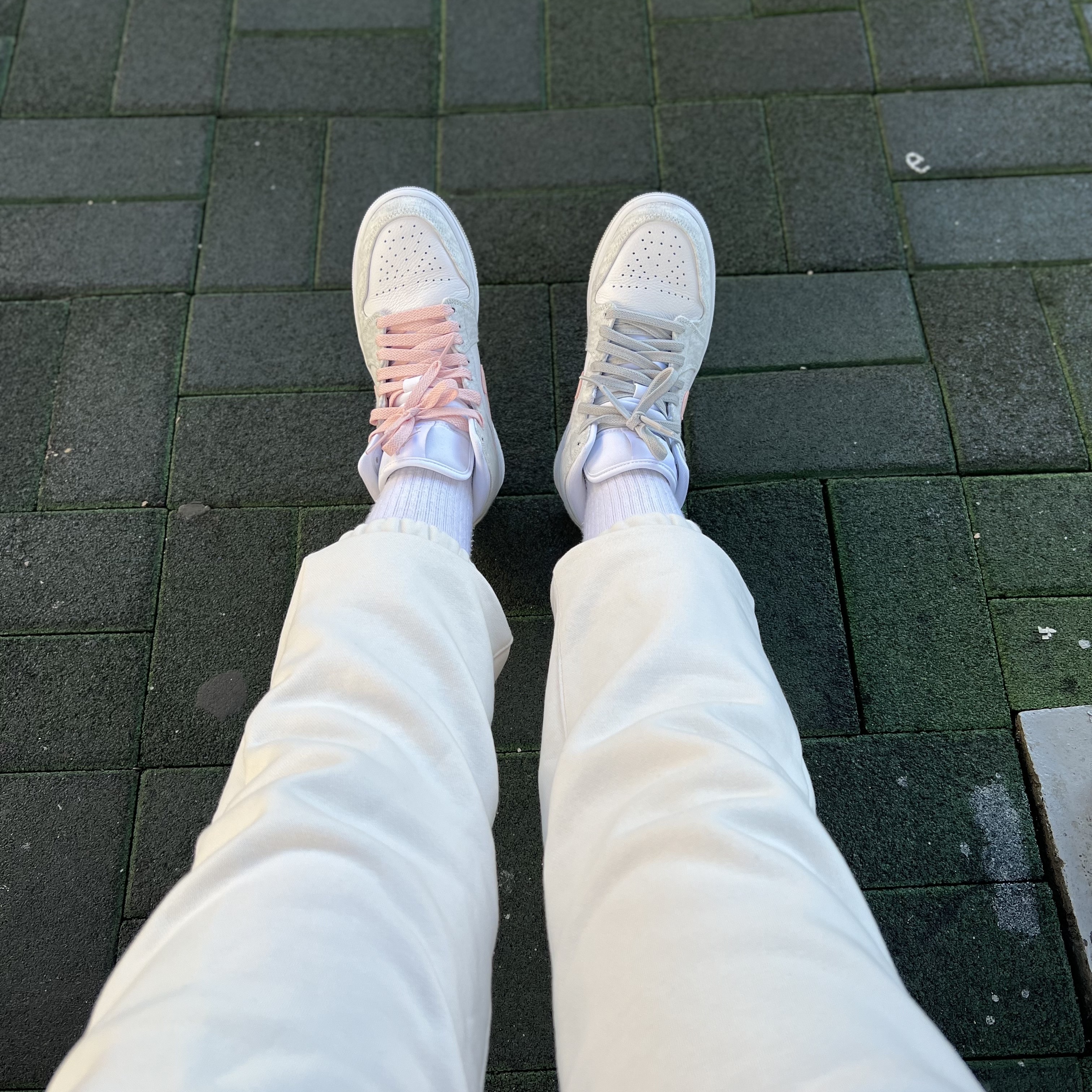 (W) Jordan 1 Mid SE Light Iron Ore 착용 스타일 - 2