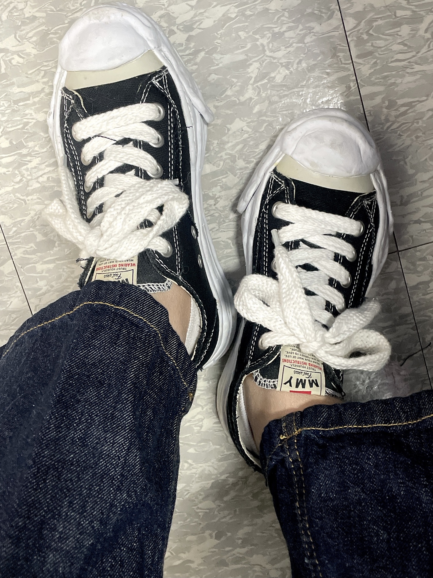 Maison Mihara Yasuhiro Hank OG Sole Canvas Low-top Sneakers Black 착용 스타일 - 2