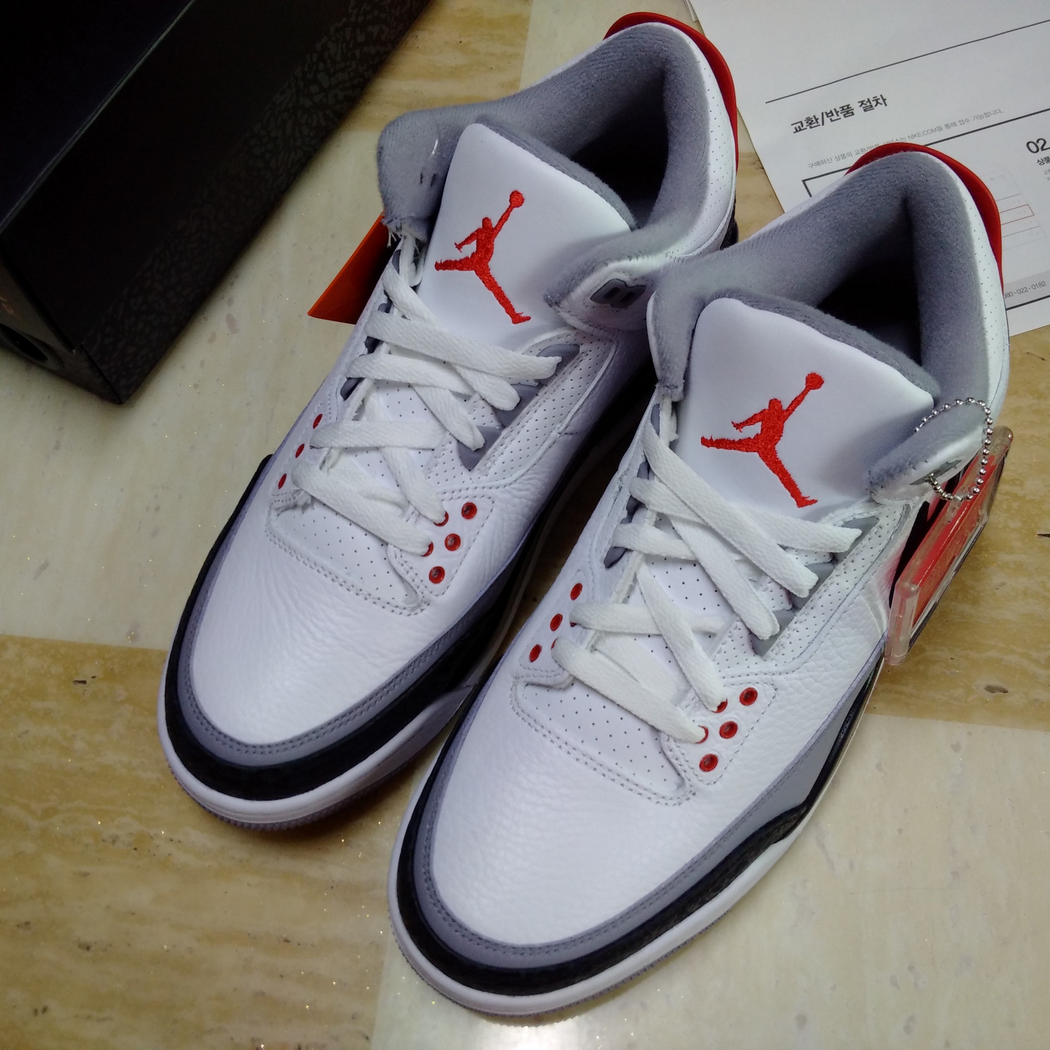 Jordan 3 Retro Tinker Hatfield 착용 스타일 - 3