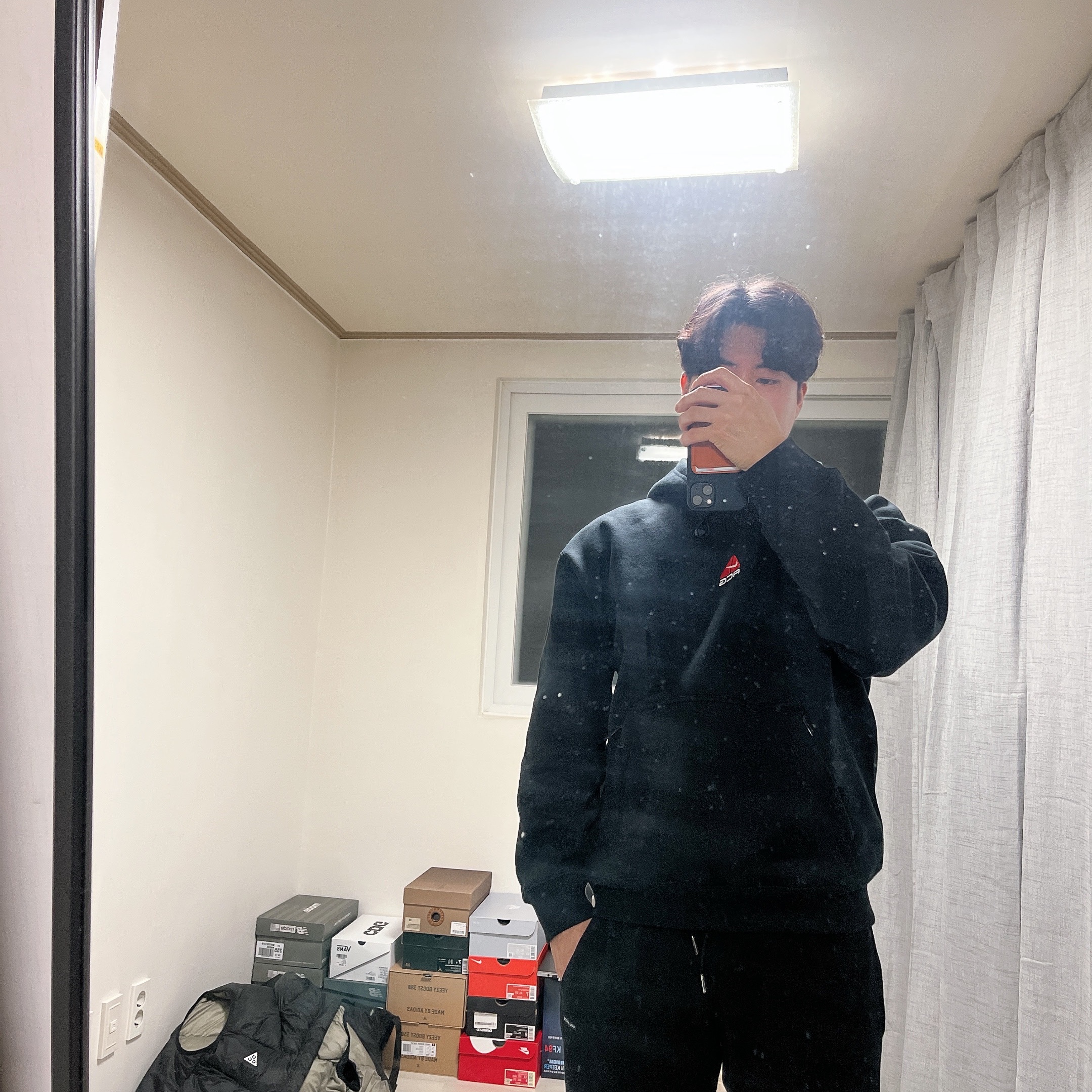Nike ACG Therma-Fit Pullover Fleece Hoodie Black - Asia, Nike ACG Therma-Fit ADV Lunar Lake Puffer Vest Black - US/EU 착용 스타일