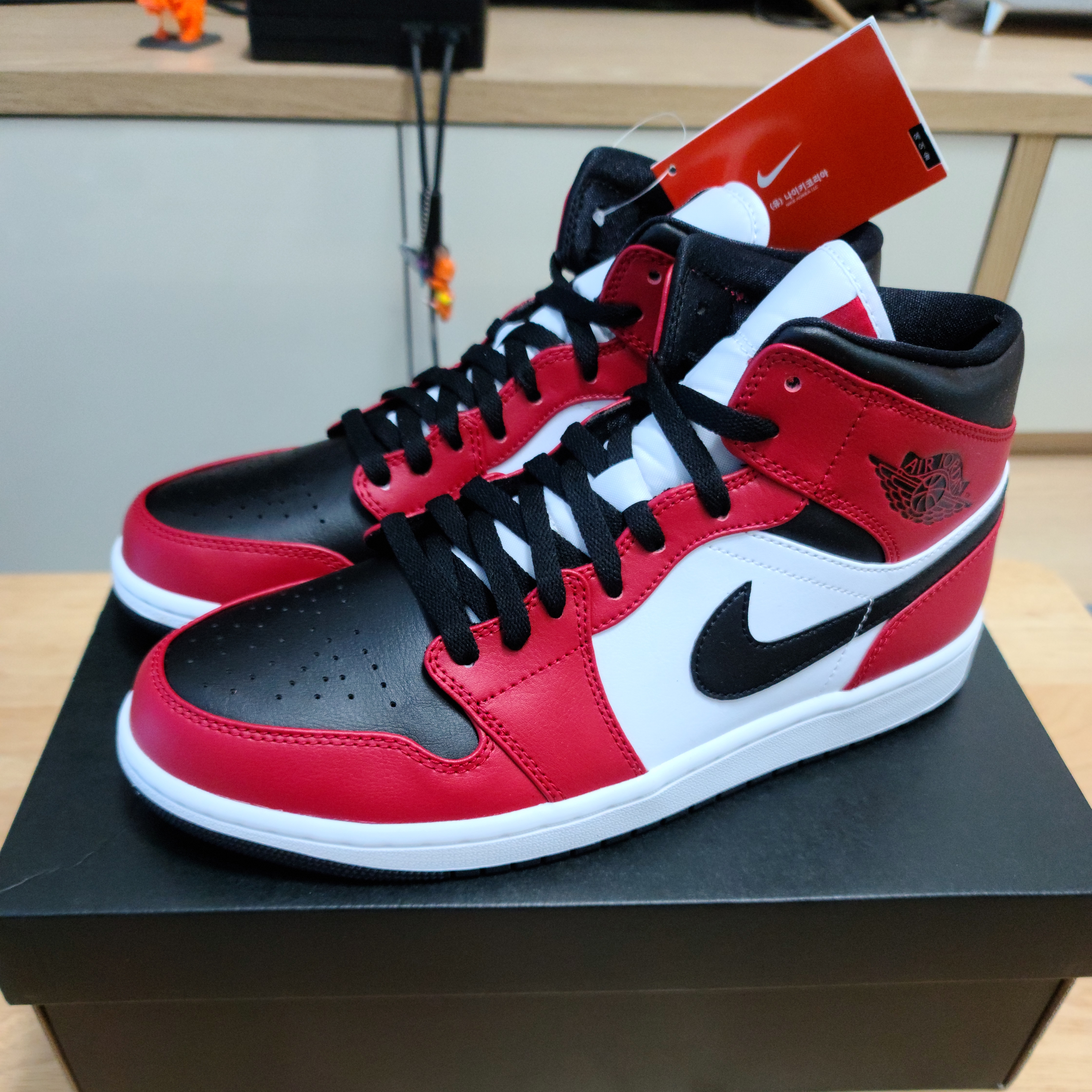 Jordan 1 Mid Chicago Black Toe 착용 스타일