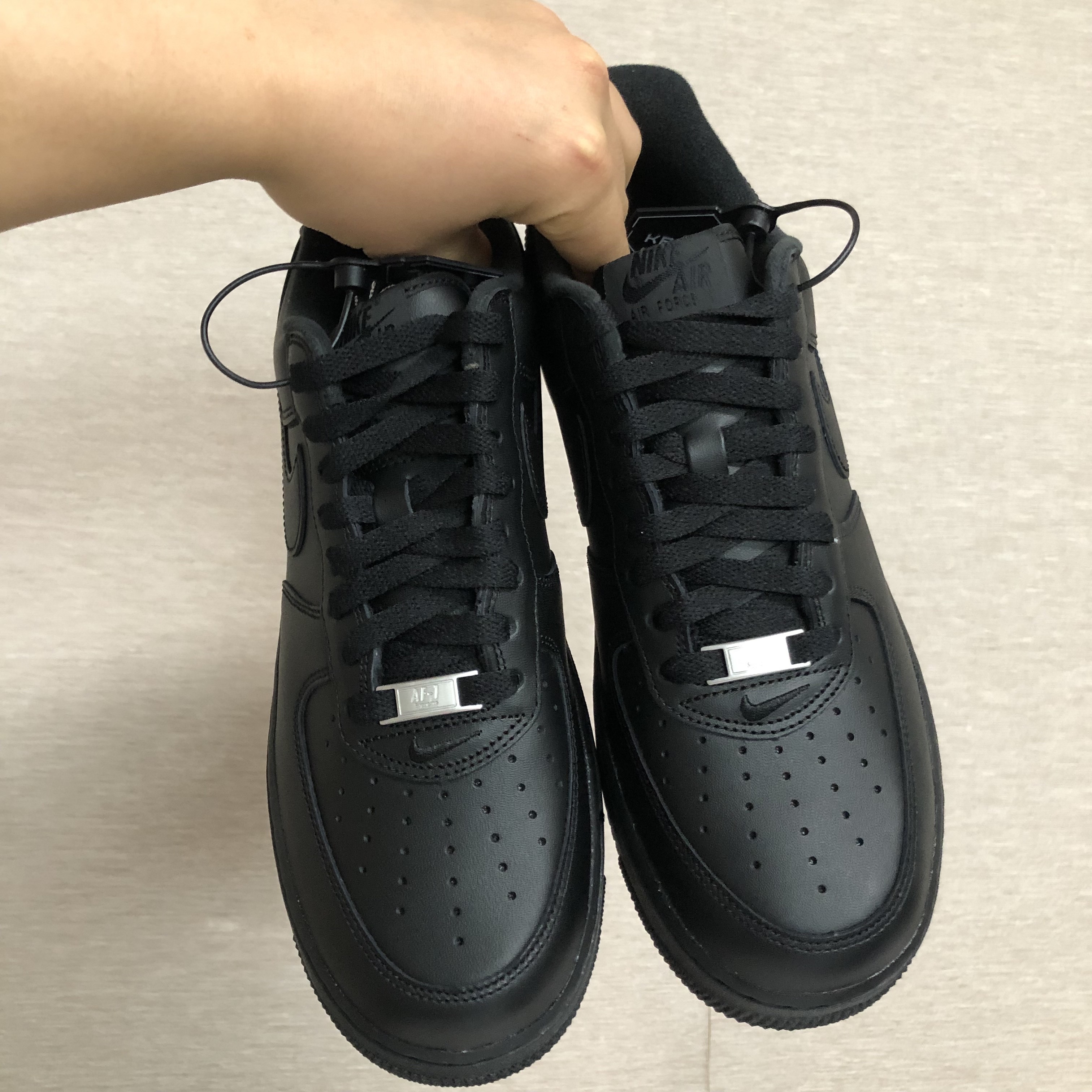 Nike x Supreme Air Force 1 Low Black 착용 스타일 - 3