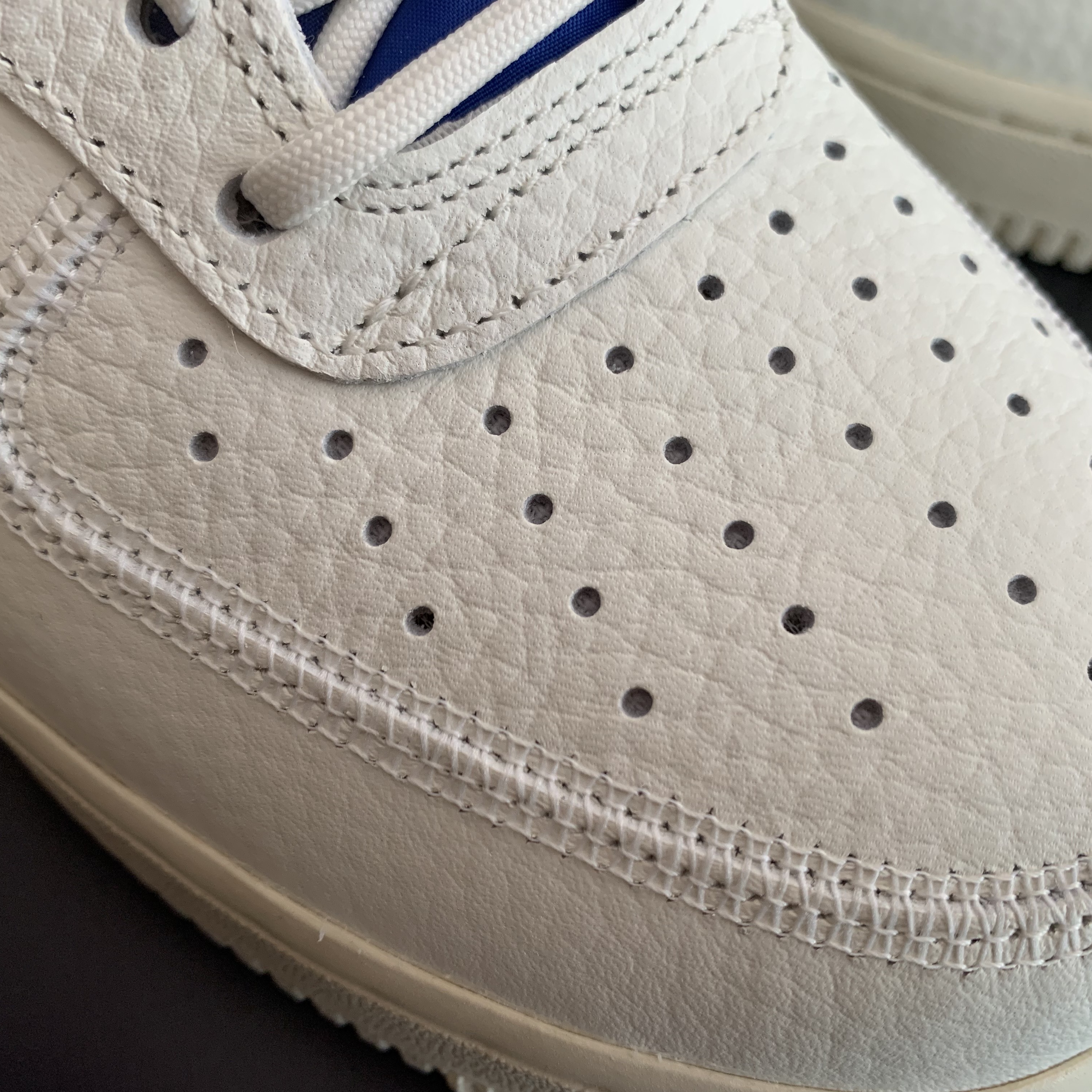 (W) Nike Air Force 1 '07 Sherpa Fleece 착용 스타일 - 3