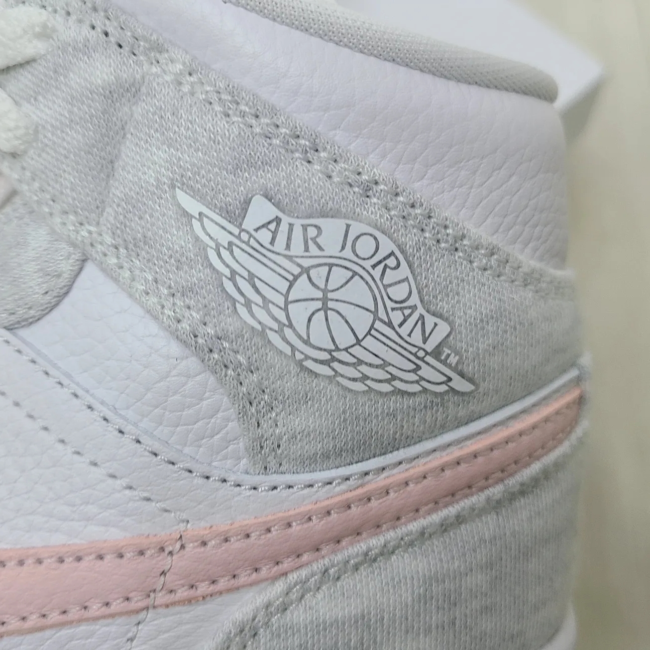 (W) Jordan 1 Mid SE Light Iron Ore 착용 스타일 - 3