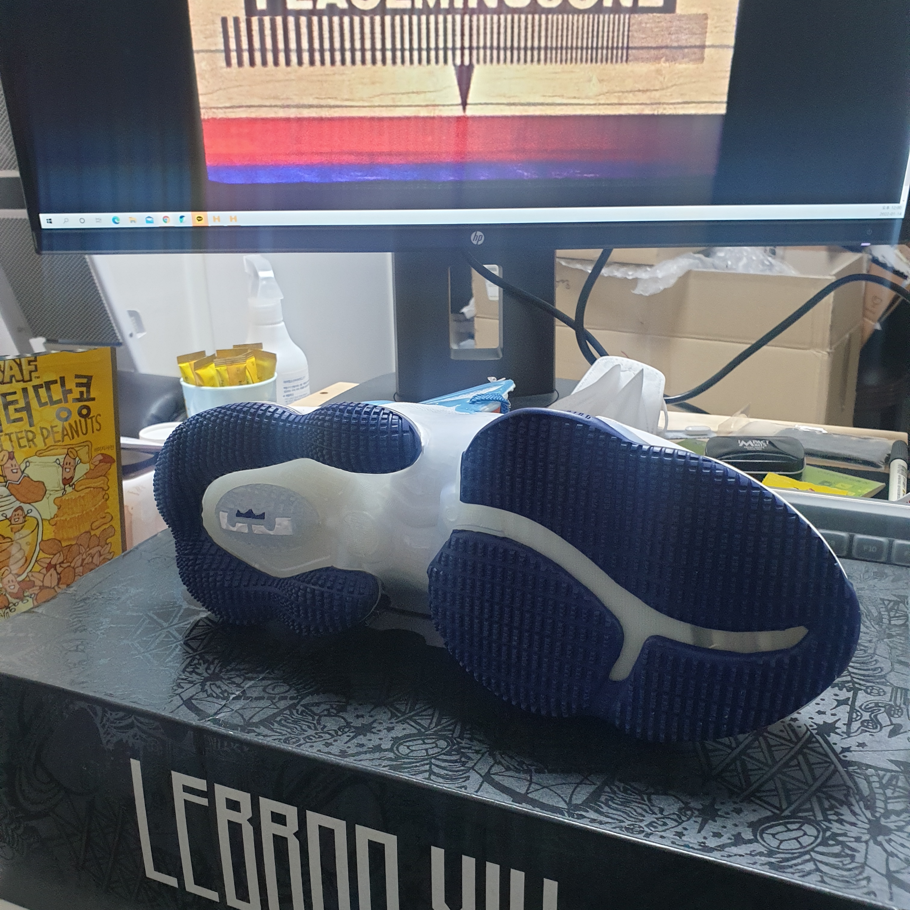 Nike x Space Jam: A New Legacy LeBron XIX White and Dutch Blue 착용 스타일 - 2