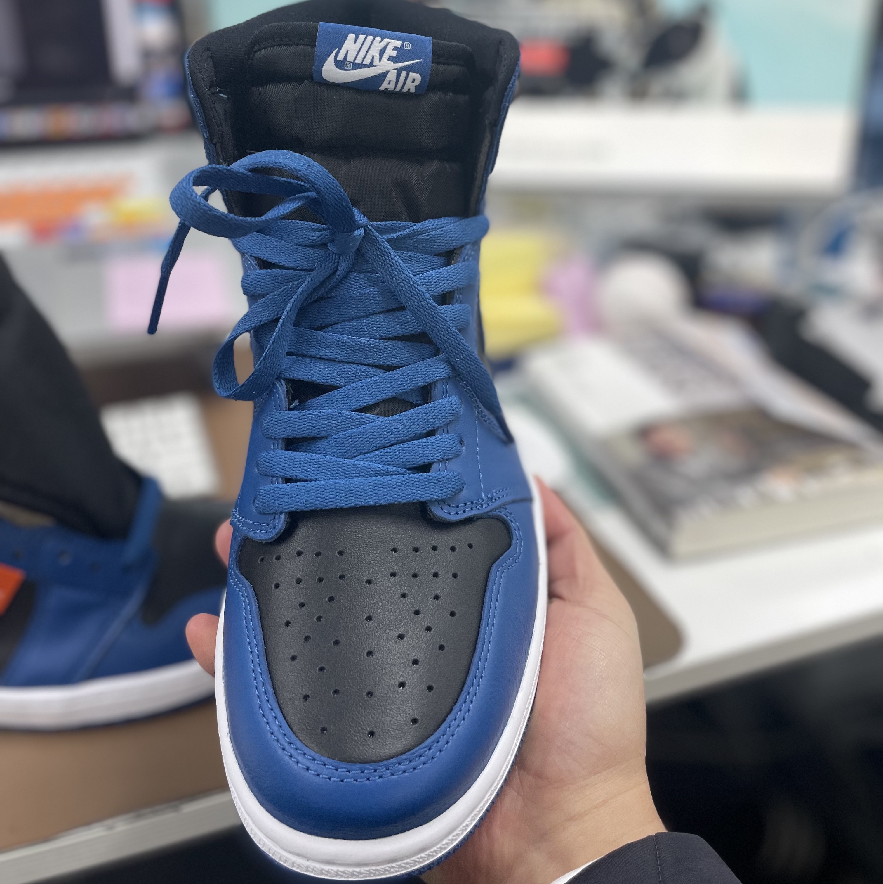Jordan 1 Retro High OG Dark Marina Blue 착용 스타일 - 1