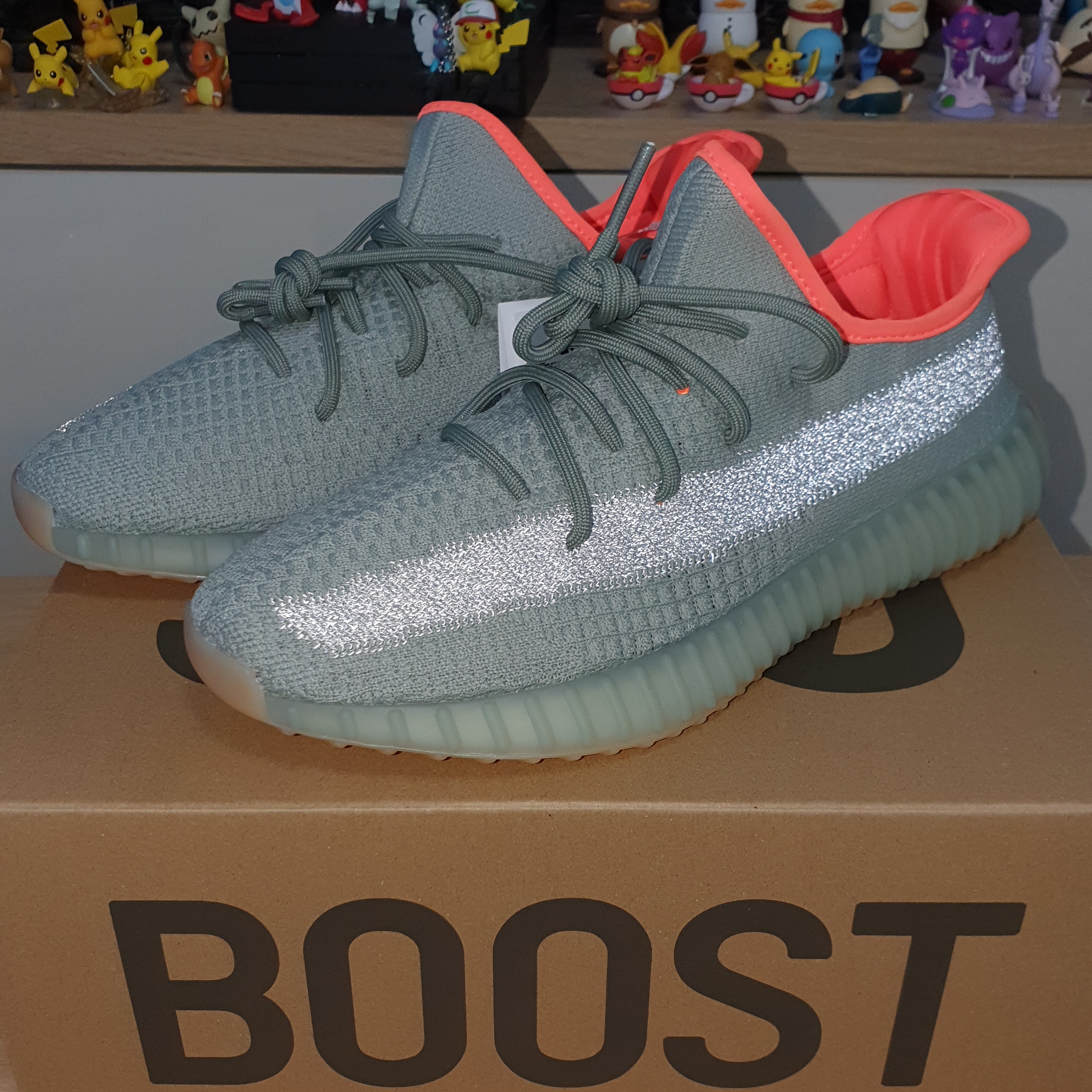 Adidas Yeezy Boost 350 V2 Desert Sage 착용 스타일 - 2