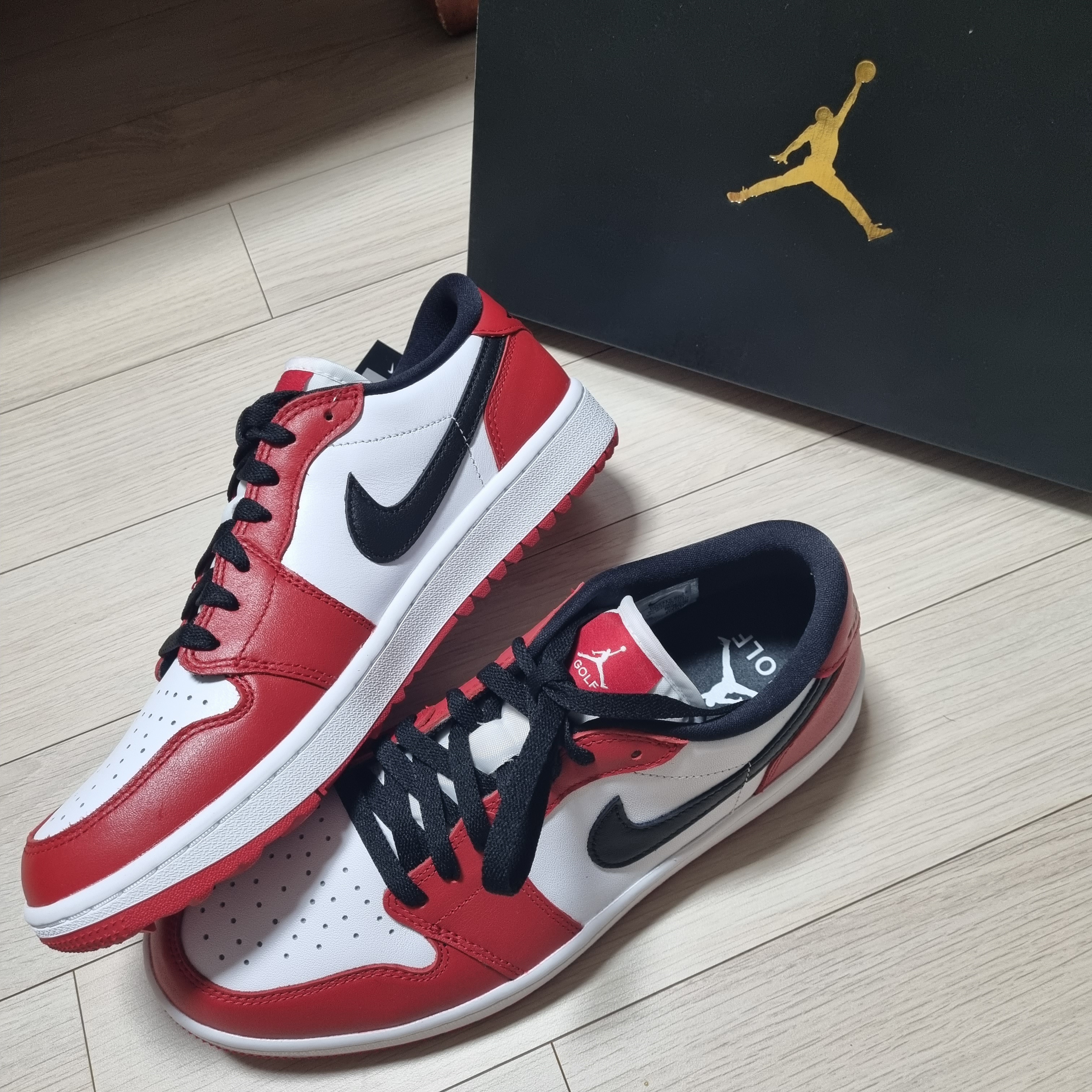 Jordan 1 Low Golf Chicago 착용 스타일 - 1