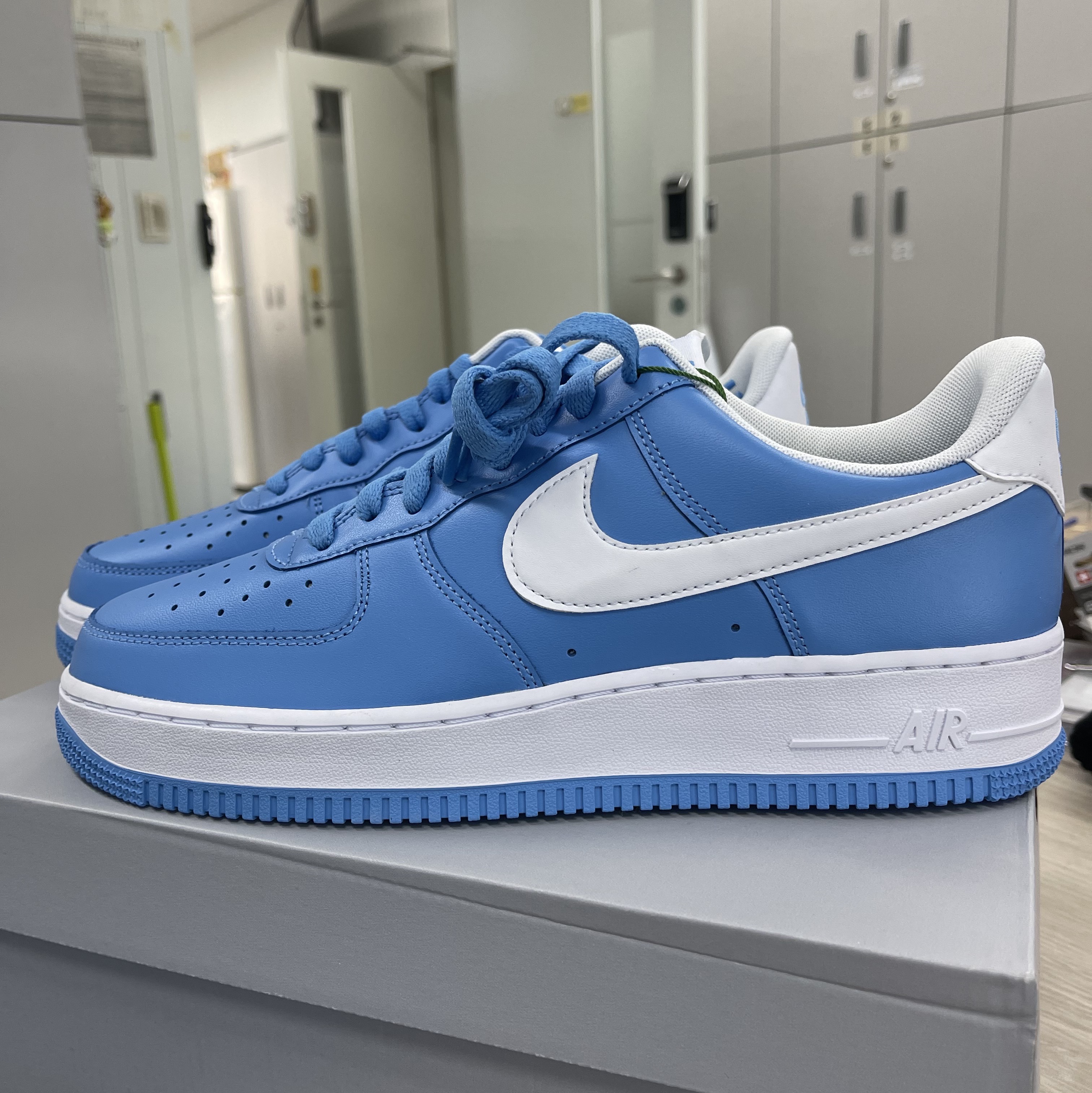 Nike Air Force 1 '07 Low University Blue 착용 스타일