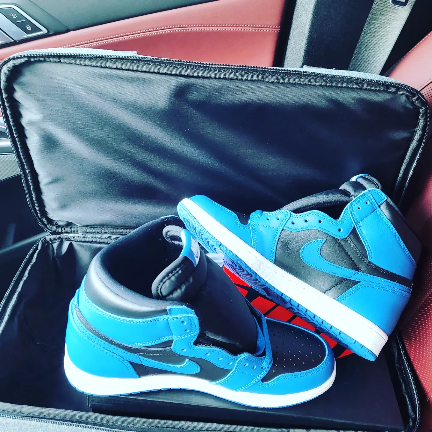 Jordan 1 Retro High OG Dark Marina Blue 착용 스타일