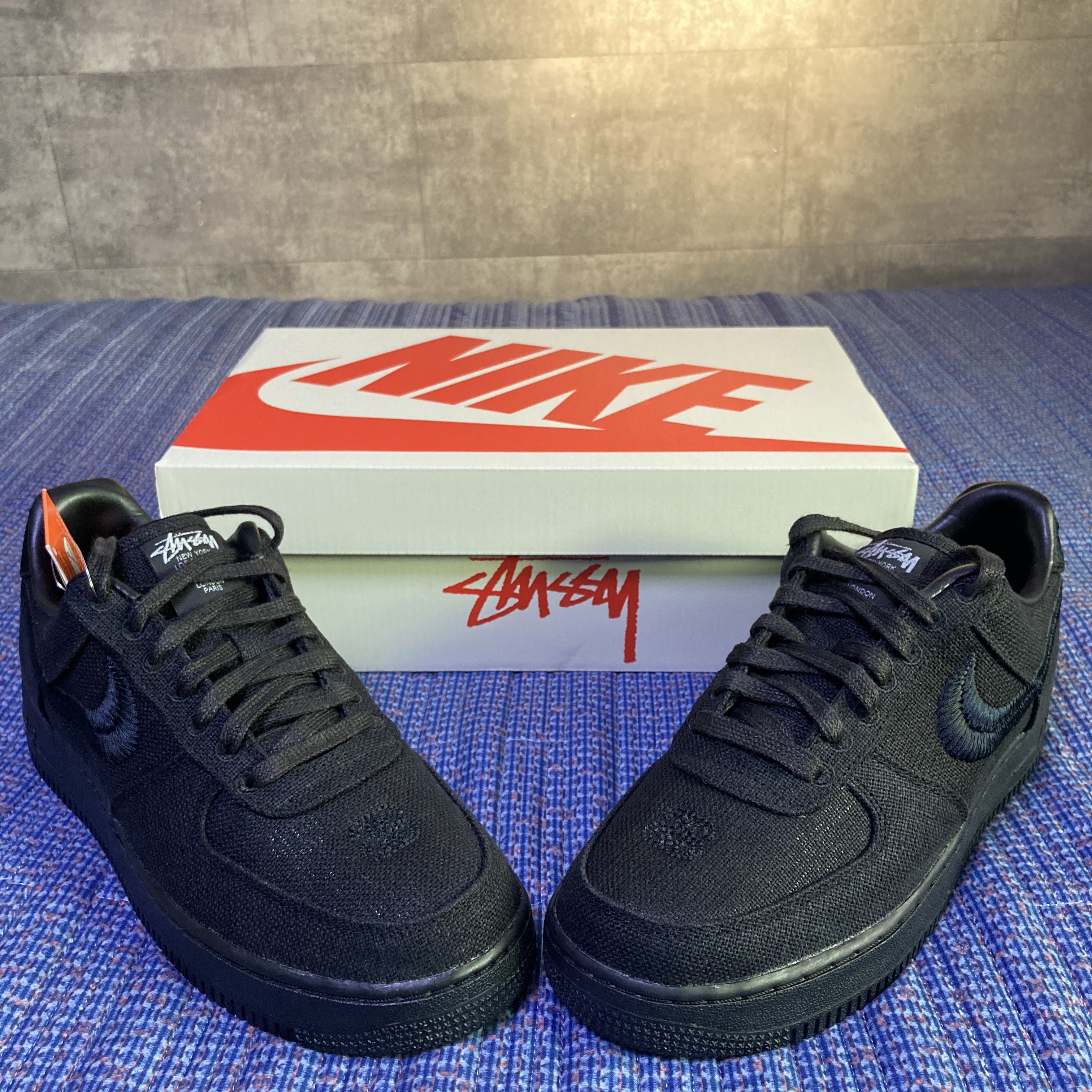 Nike x Stussy Air Force 1 Low Triple Black 착용 스타일 - 3