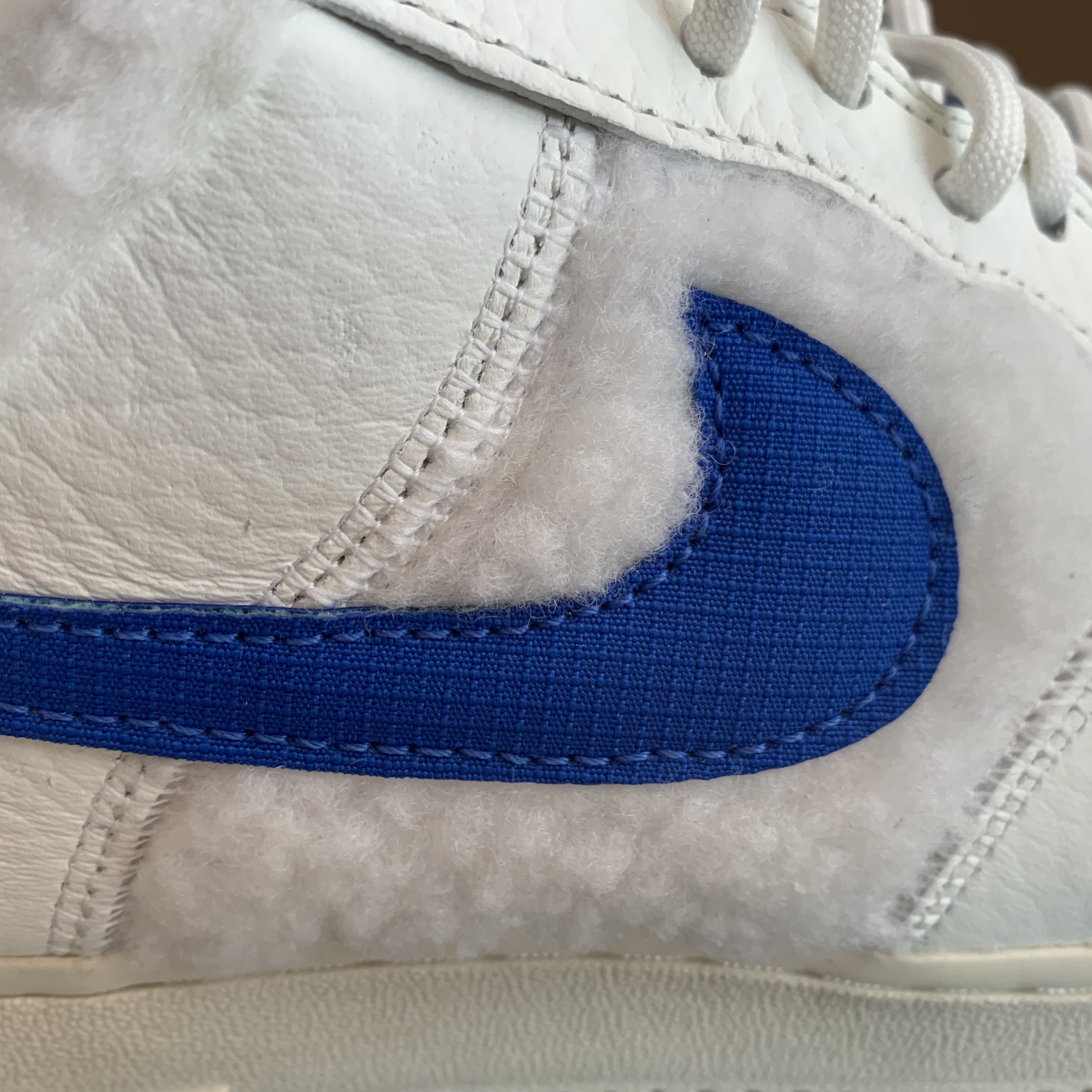 (W) Nike Air Force 1 '07 Sherpa Fleece 착용 스타일 - 2