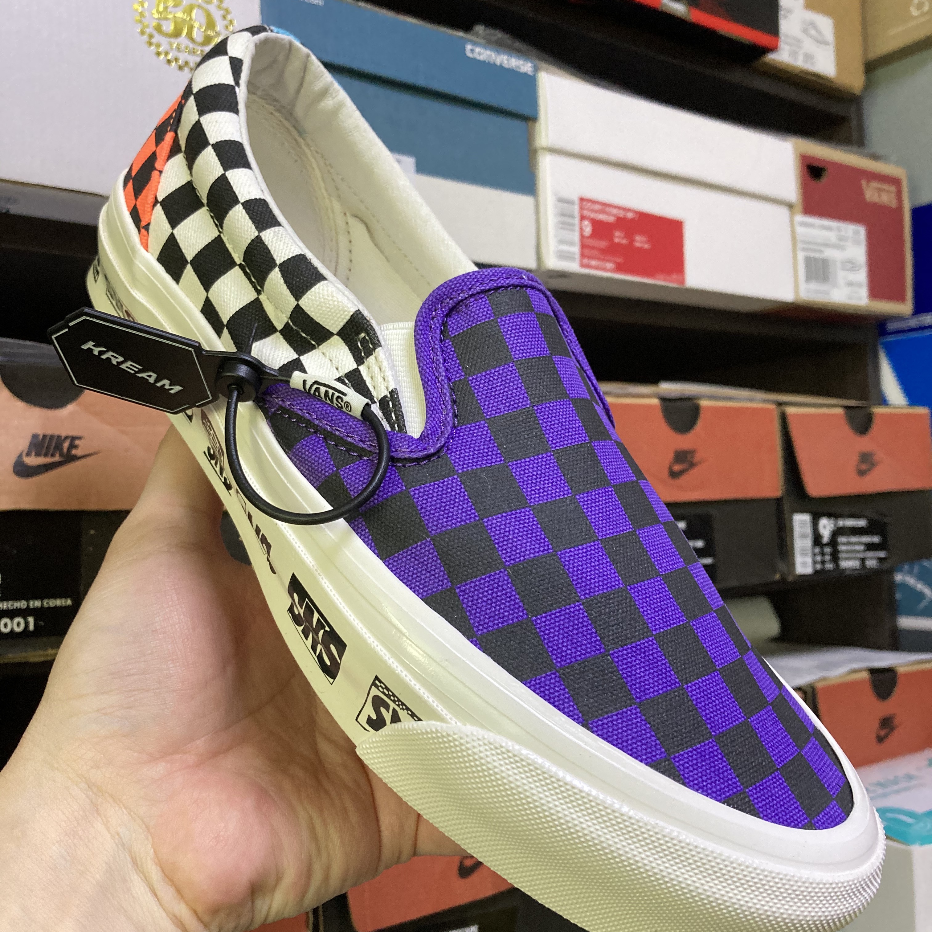 Vans Vault x SNS OG Classic Slip-On LX Venice Beach 착용 스타일 - 1