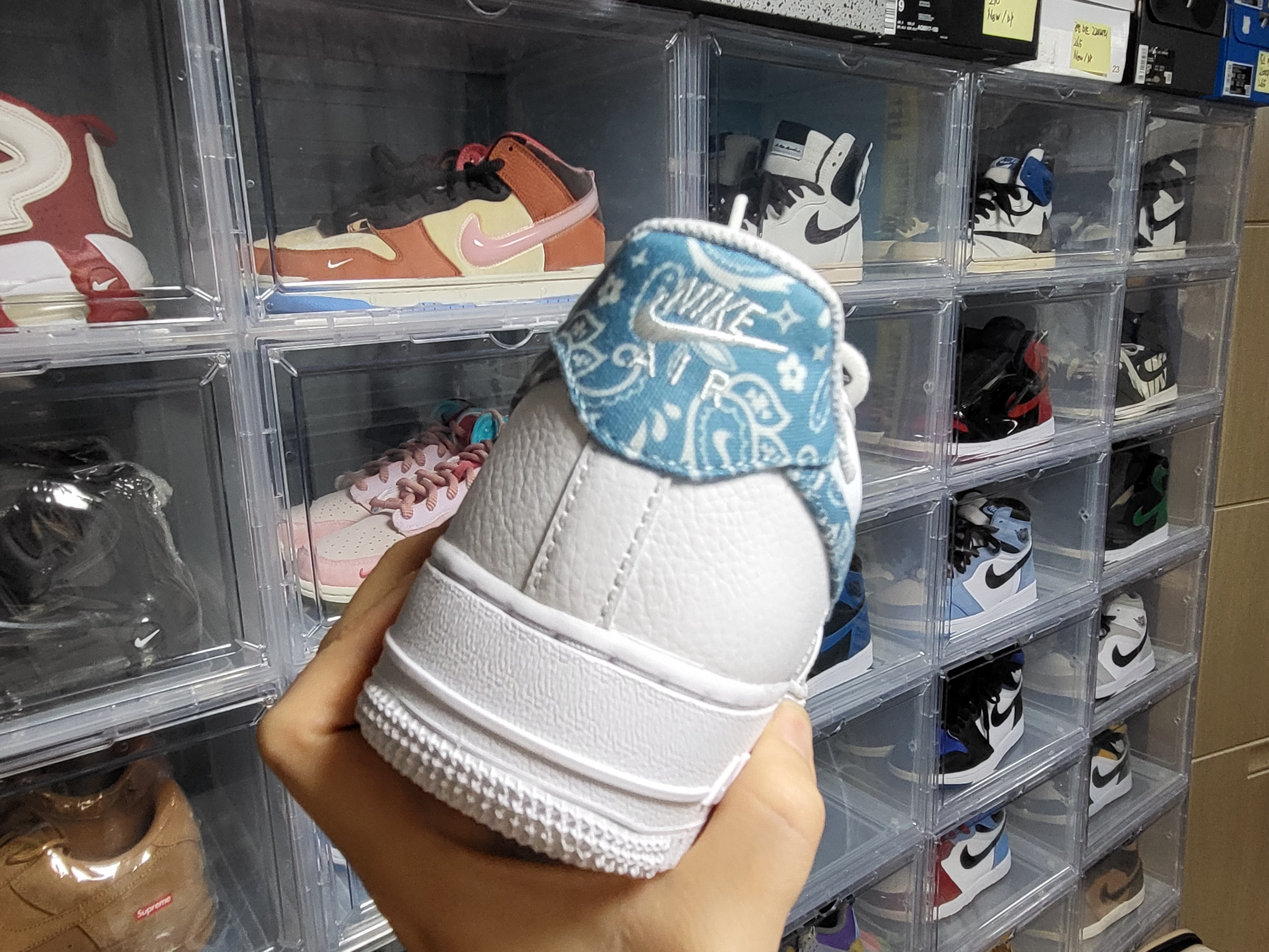 (W) Nike Air Force 1 '07 Essential Paisley Swoosh White Worn Blue 착용 스타일 - 2