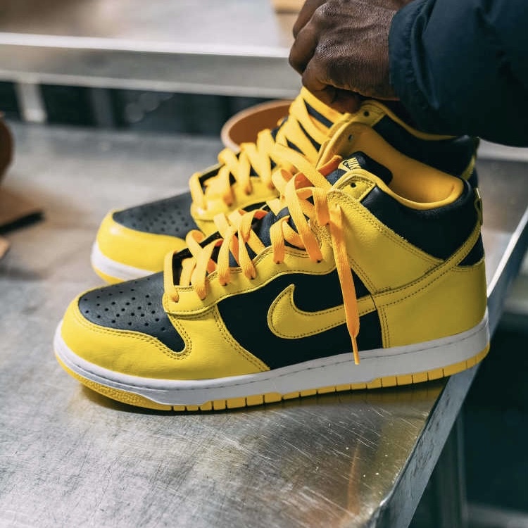 Nike Dunk High SP Varsity Maize 착용 스타일 - 3
